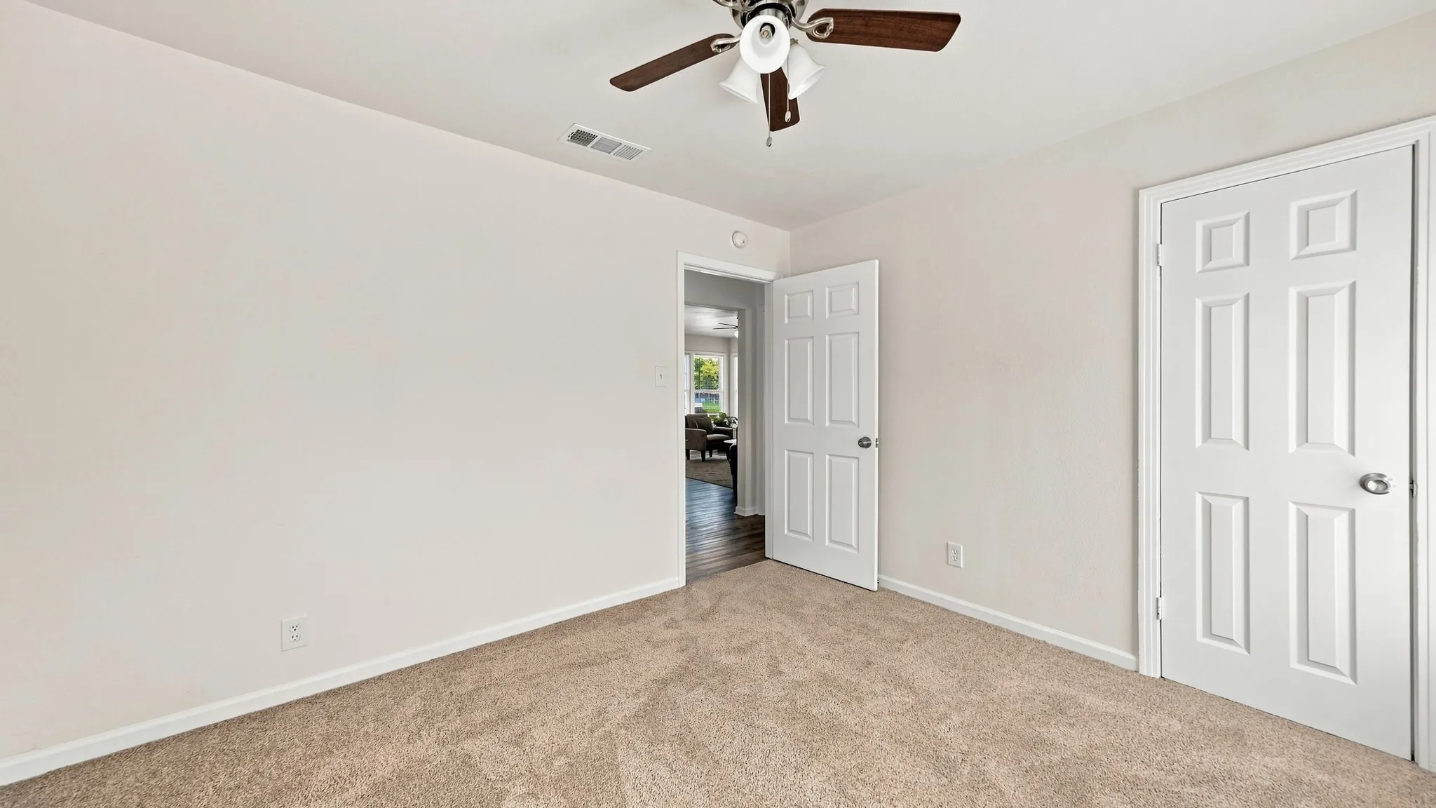Single Family Residence For Sale in Tarrant County , 3728 Hardeman Street, Fort Worth, Texas 76119, 2 Bedroom, 1 Bathroom, 1 Garage spaces, 841 Sqft, built in 1952, mls#21383663, Real Estate Agent in Fort Worth, Homes For Sale in Tarrant county, Homes For Sale in Fort Worth, Realtor in Fort Worth Texas, Real Estate Brokerage Independent Realty Texas, Luminita Cordes Realtor