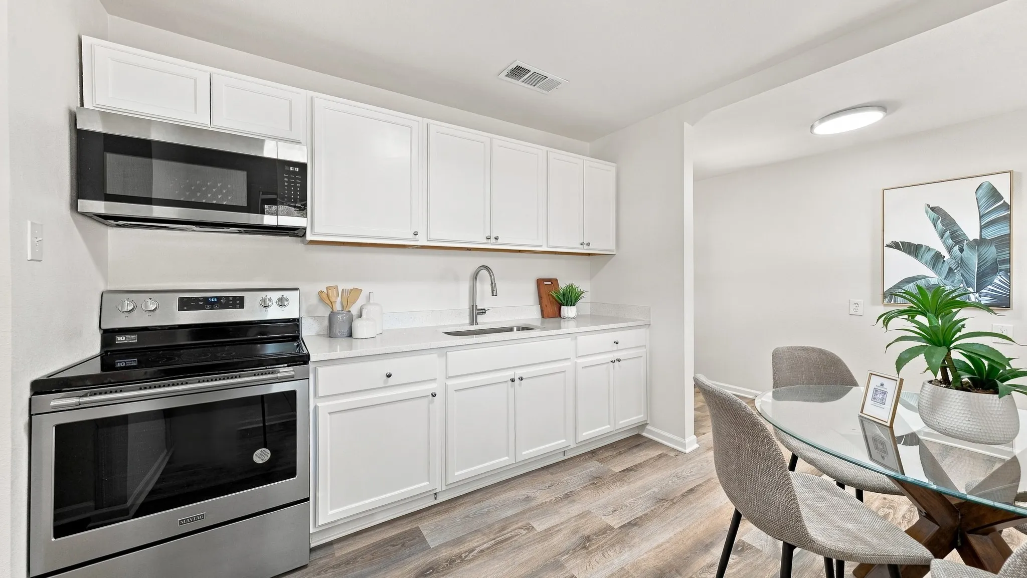 Single Family Residence For Sale in Tarrant County , 3728 Hardeman Street, Fort Worth, Texas 76119, 2 Bedroom, 1 Bathroom, 1 Garage spaces, 841 Sqft, built in 1952, mls#21383663, Real Estate Agent in Fort Worth, Homes For Sale in Tarrant county, Homes For Sale in Fort Worth, Realtor in Fort Worth Texas, Real Estate Brokerage Independent Realty Texas, Luminita Cordes Realtor