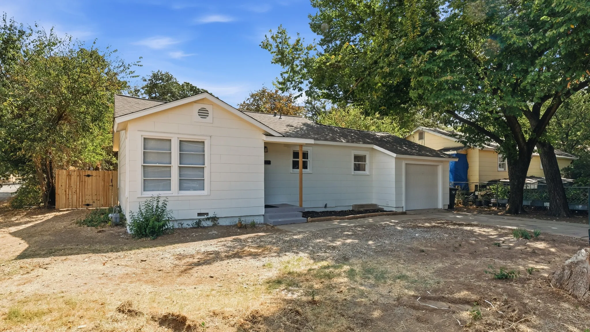 Single Family Residence For Sale in Tarrant County , 3728 Hardeman Street, Fort Worth, Texas 76119, 2 Bedroom, 1 Bathroom, 1 Garage spaces, 841 Sqft, built in 1952, mls#21383663, Real Estate Agent in Fort Worth, Homes For Sale in Tarrant county, Homes For Sale in Fort Worth, Realtor in Fort Worth Texas, Real Estate Brokerage Independent Realty Texas, Luminita Cordes Realtor
