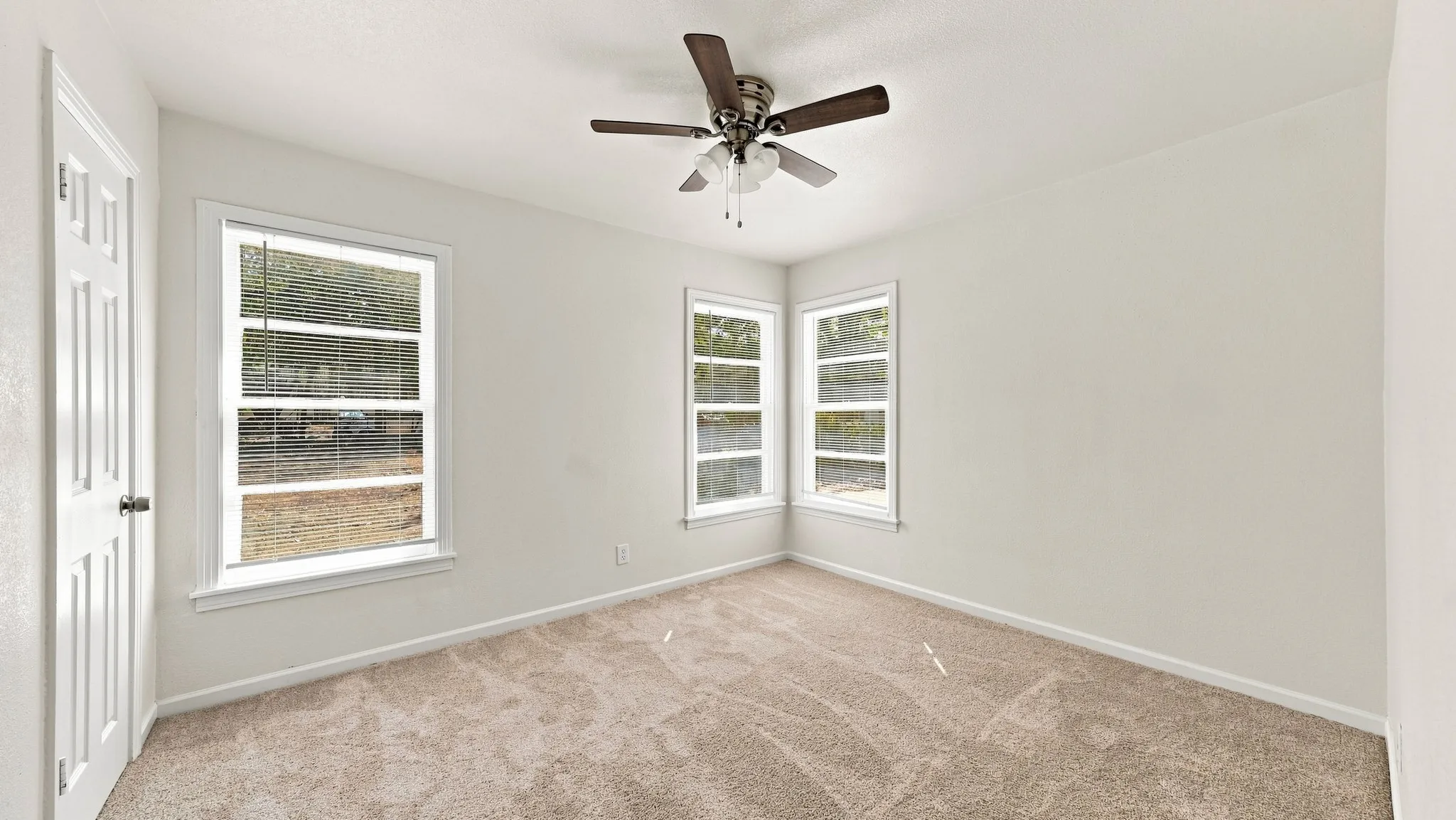 Single Family Residence For Sale in Tarrant County , 3728 Hardeman Street, Fort Worth, Texas 76119, 2 Bedroom, 1 Bathroom, 1 Garage spaces, 841 Sqft, built in 1952, mls#21383663, Real Estate Agent in Fort Worth, Homes For Sale in Tarrant county, Homes For Sale in Fort Worth, Realtor in Fort Worth Texas, Real Estate Brokerage Independent Realty Texas, Luminita Cordes Realtor
