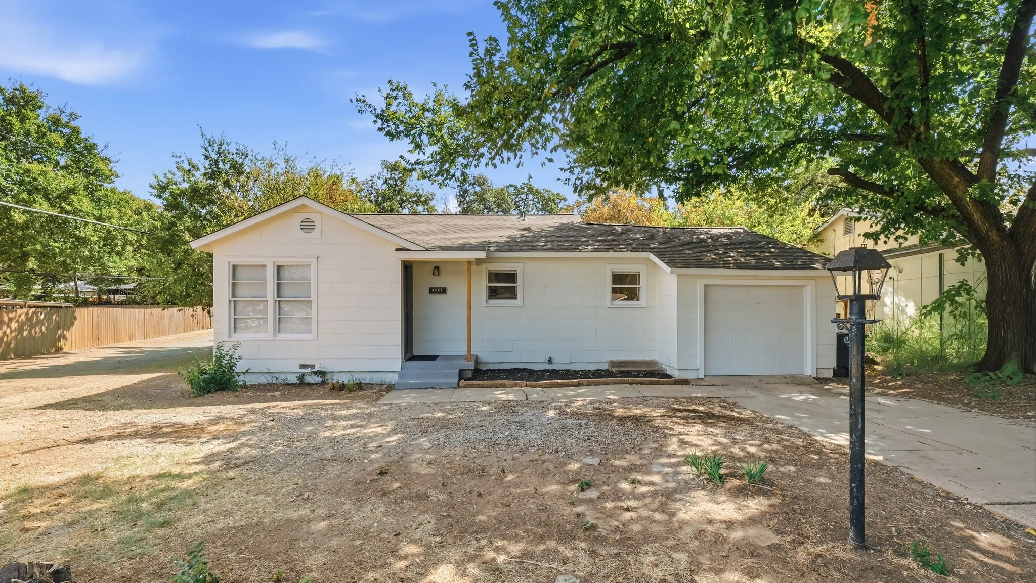 Single Family Residence For Sale in Tarrant County , 3728 Hardeman Street, Fort Worth, Texas 76119, 2 Bedroom, 1 Bathroom, 1 Garage spaces, 841 Sqft, built in 1952, mls#21383663, Real Estate Agent in Fort Worth, Homes For Sale in Tarrant county, Homes For Sale in Fort Worth, Realtor in Fort Worth Texas, Real Estate Brokerage Independent Realty Texas, Luminita Cordes Realtor