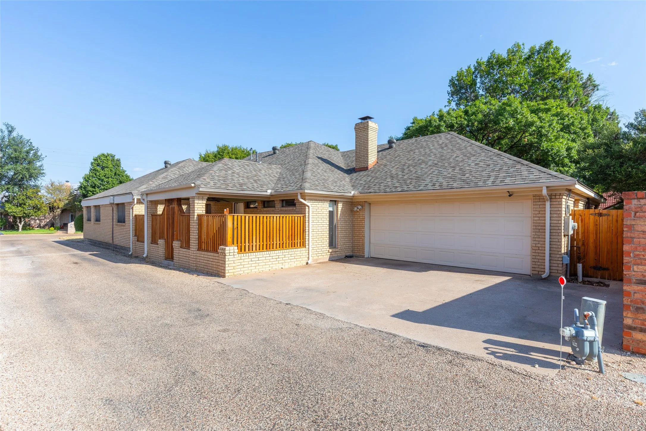 Single Family Residence For Sale in Taylor County , 55 Surrey Square, Abilene, Texas 79606, 3 Bedroom, 4 Bathroom, 2 Garage spaces, 2,454 Sqft, built in 1980, mls#21335706, Real Estate Agent in Abilene, Homes For Sale in Taylor county, Homes For Sale in Abilene, Realtor in Abilene Texas, Real Estate Brokerage Independent Realty Texas, Luminita Cordes Realtor