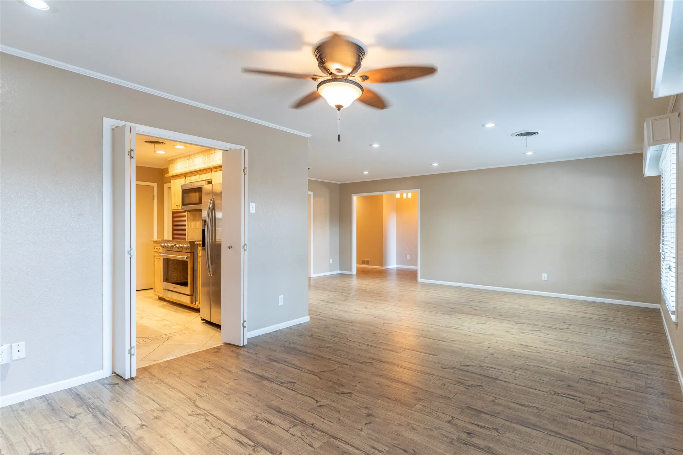 Single Family Residence For Sale in Taylor County , 55 Surrey Square, Abilene, Texas 79606, 3 Bedroom, 4 Bathroom, 2 Garage spaces, 2,454 Sqft, built in 1980, mls#21335706, Real Estate Agent in Abilene, Homes For Sale in Taylor county, Homes For Sale in Abilene, Realtor in Abilene Texas, Real Estate Brokerage Independent Realty Texas, Luminita Cordes Realtor