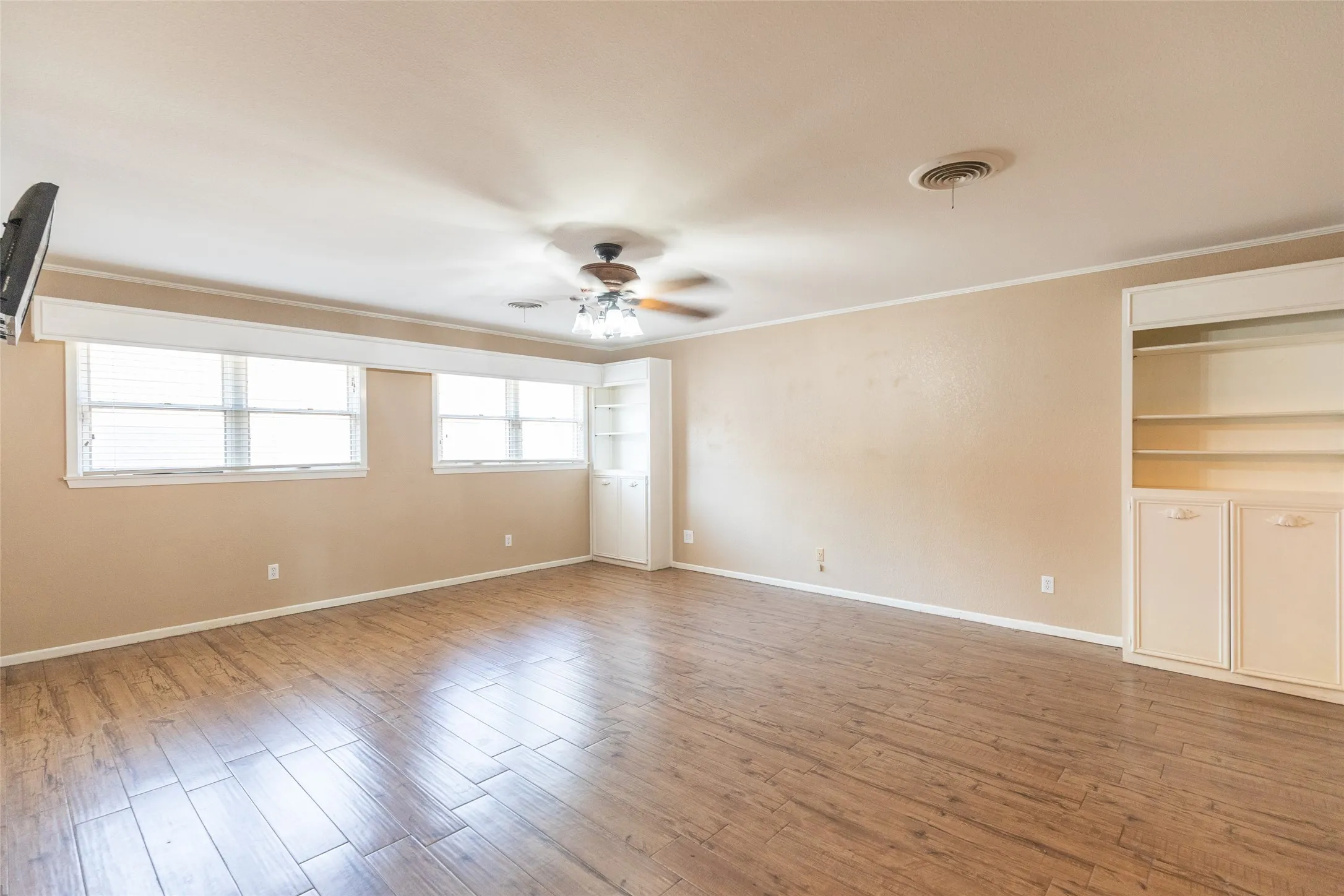 Single Family Residence For Sale in Taylor County , 55 Surrey Square, Abilene, Texas 79606, 3 Bedroom, 4 Bathroom, 2 Garage spaces, 2,454 Sqft, built in 1980, mls#21335706, Real Estate Agent in Abilene, Homes For Sale in Taylor county, Homes For Sale in Abilene, Realtor in Abilene Texas, Real Estate Brokerage Independent Realty Texas, Luminita Cordes Realtor