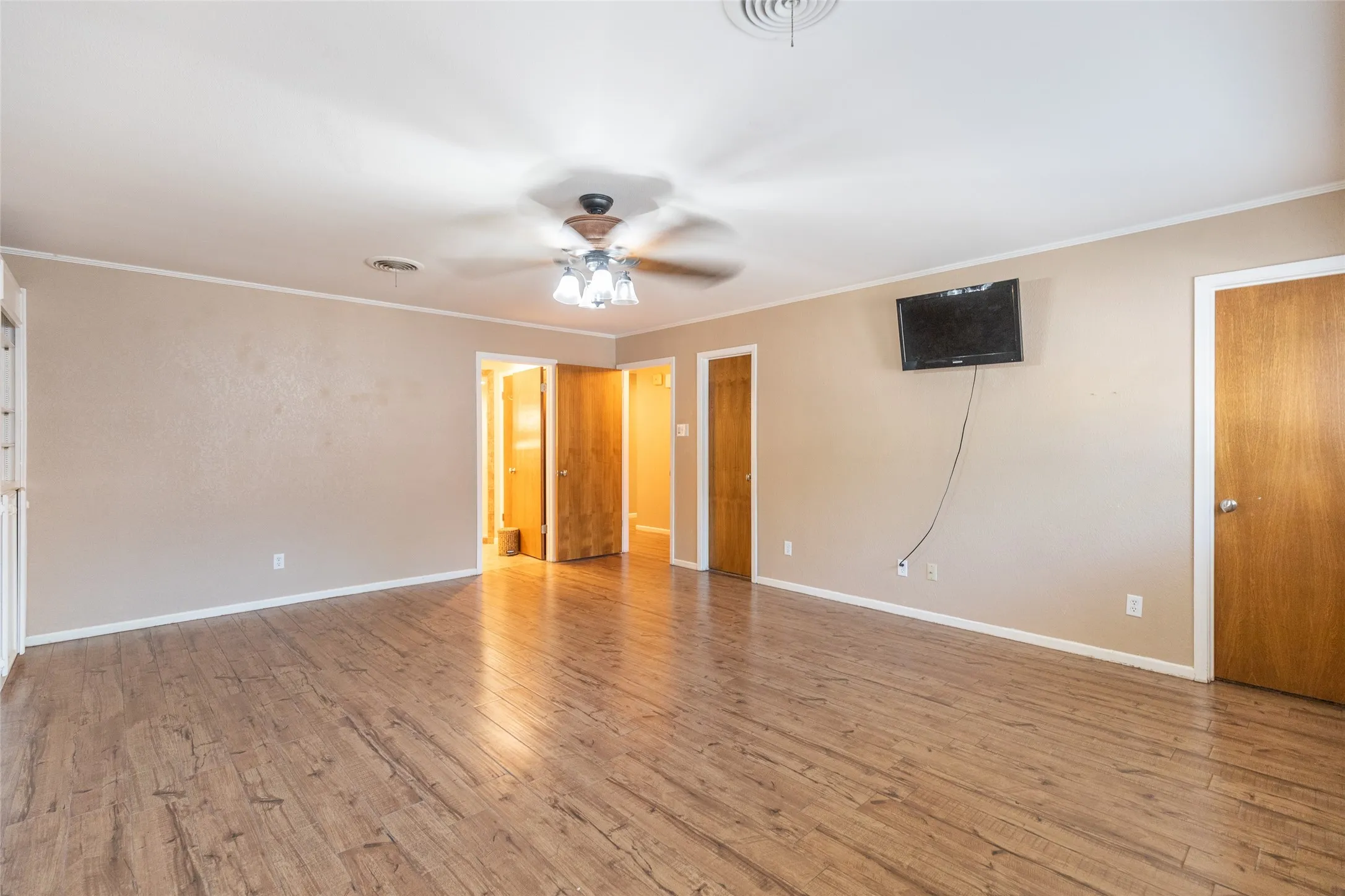 Single Family Residence For Sale in Taylor County , 55 Surrey Square, Abilene, Texas 79606, 3 Bedroom, 4 Bathroom, 2 Garage spaces, 2,454 Sqft, built in 1980, mls#21335706, Real Estate Agent in Abilene, Homes For Sale in Taylor county, Homes For Sale in Abilene, Realtor in Abilene Texas, Real Estate Brokerage Independent Realty Texas, Luminita Cordes Realtor