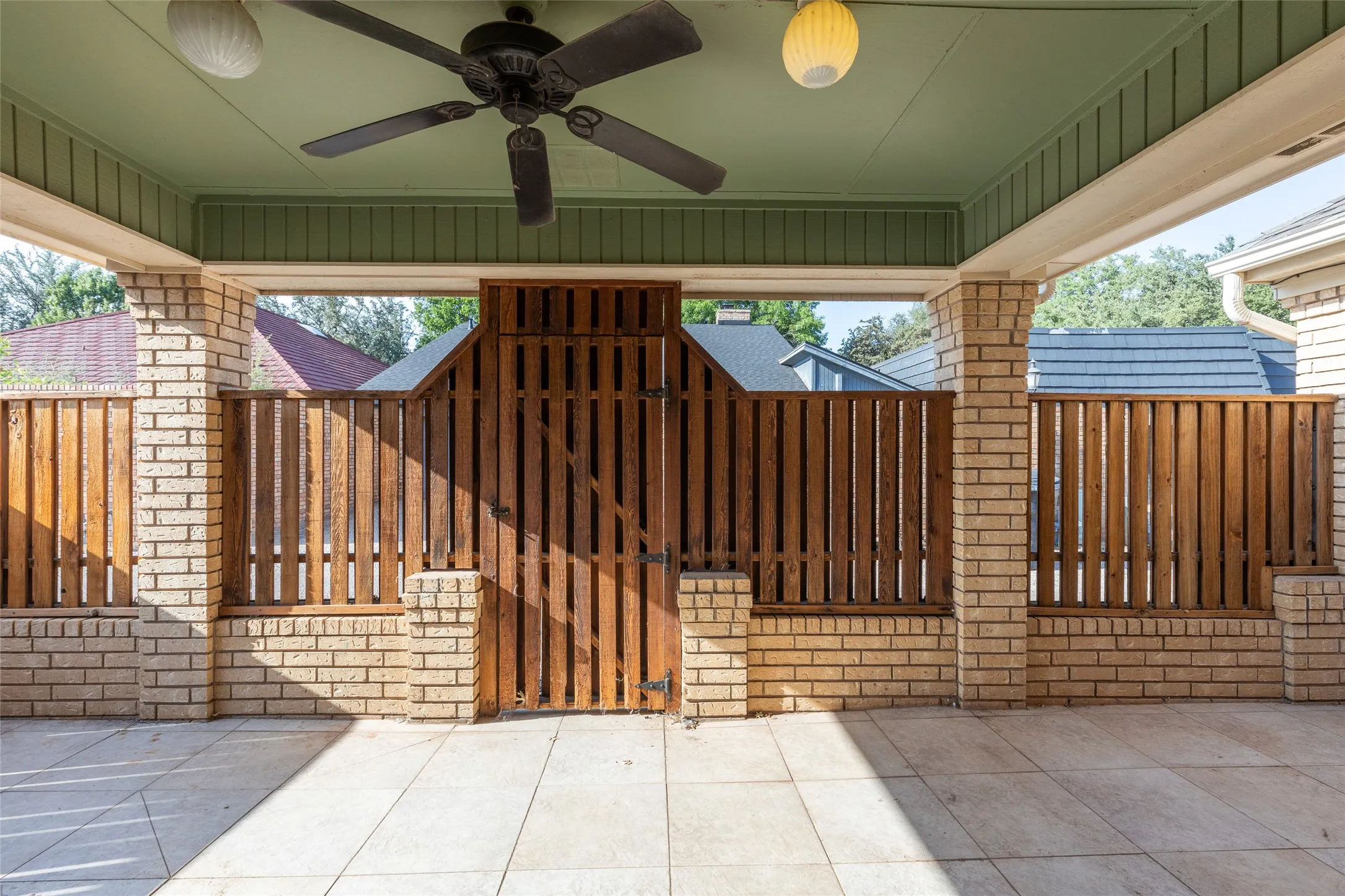 Single Family Residence For Sale in Taylor County , 55 Surrey Square, Abilene, Texas 79606, 3 Bedroom, 4 Bathroom, 2 Garage spaces, 2,454 Sqft, built in 1980, mls#21335706, Real Estate Agent in Abilene, Homes For Sale in Taylor county, Homes For Sale in Abilene, Realtor in Abilene Texas, Real Estate Brokerage Independent Realty Texas, Luminita Cordes Realtor