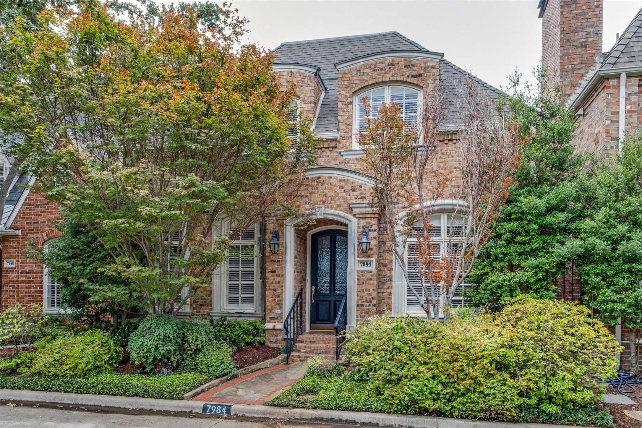 Single Family Residence For Sale in Dallas County , 7984 Caruth Court, Dallas, Texas 75225, 3 Bedroom, 3 Bathroom, 2 Garage spaces, 2,984 Sqft, built in 1994, mls#21380641, Real Estate Agent in Dallas, Homes For Sale in Dallas county, Homes For Sale in Dallas, Realtor in Dallas Texas, Real Estate Brokerage Independent Realty Texas, Luminita Cordes Realtor