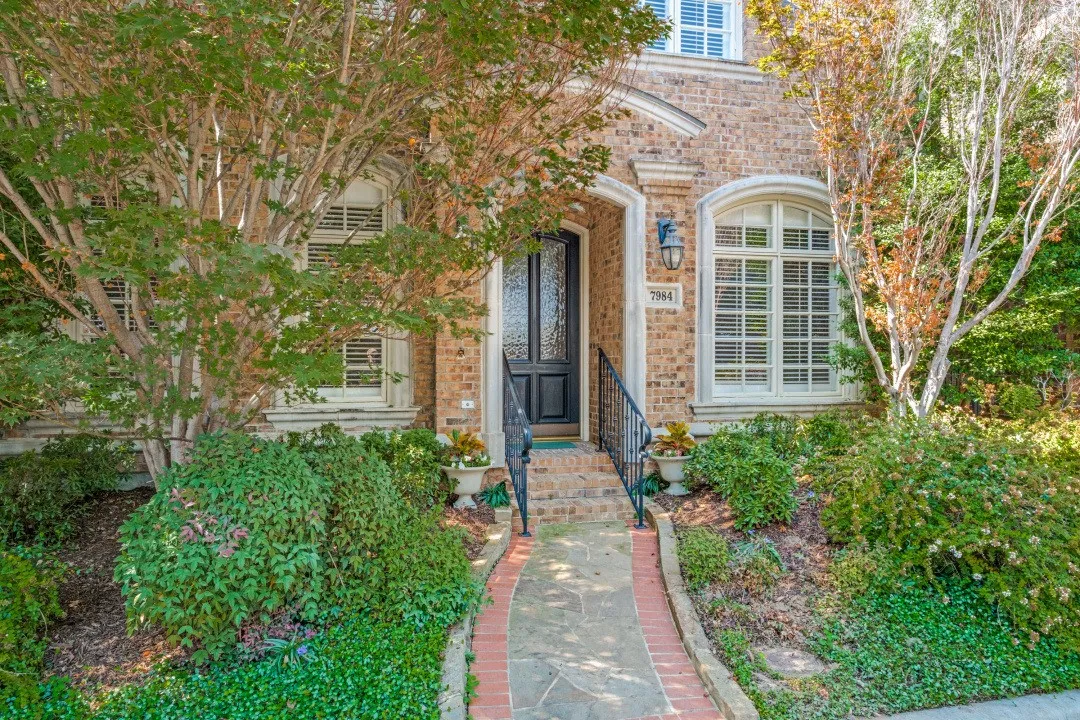 Single Family Residence For Sale in Dallas County , 7984 Caruth Court, Dallas, Texas 75225, 3 Bedroom, 3 Bathroom, 2 Garage spaces, 2,984 Sqft, built in 1994, mls#21380641, Real Estate Agent in Dallas, Homes For Sale in Dallas county, Homes For Sale in Dallas, Realtor in Dallas Texas, Real Estate Brokerage Independent Realty Texas, Luminita Cordes Realtor