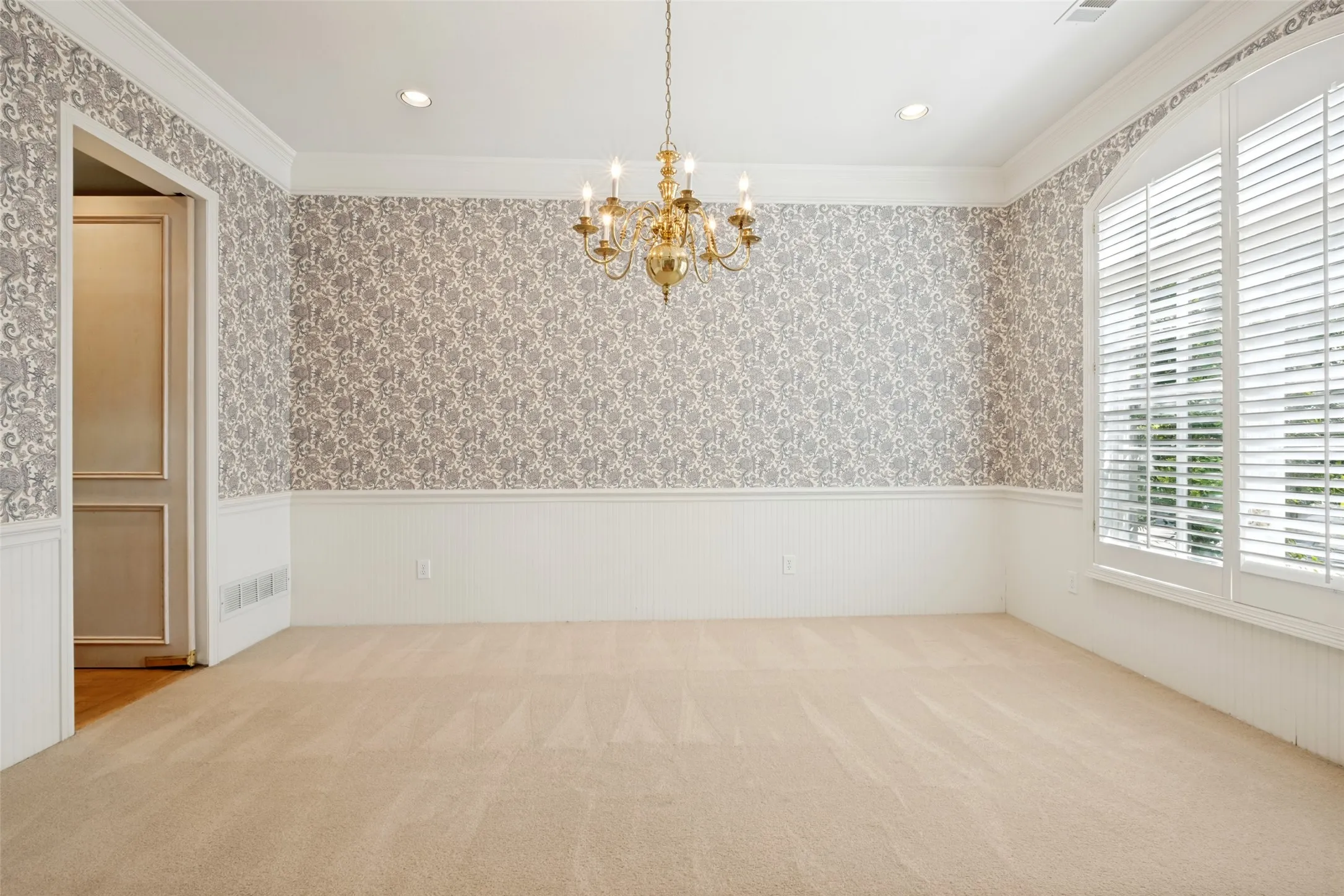 Single Family Residence For Sale in Dallas County , 7984 Caruth Court, Dallas, Texas 75225, 3 Bedroom, 3 Bathroom, 2 Garage spaces, 2,984 Sqft, built in 1994, mls#21380641, Real Estate Agent in Dallas, Homes For Sale in Dallas county, Homes For Sale in Dallas, Realtor in Dallas Texas, Real Estate Brokerage Independent Realty Texas, Luminita Cordes Realtor