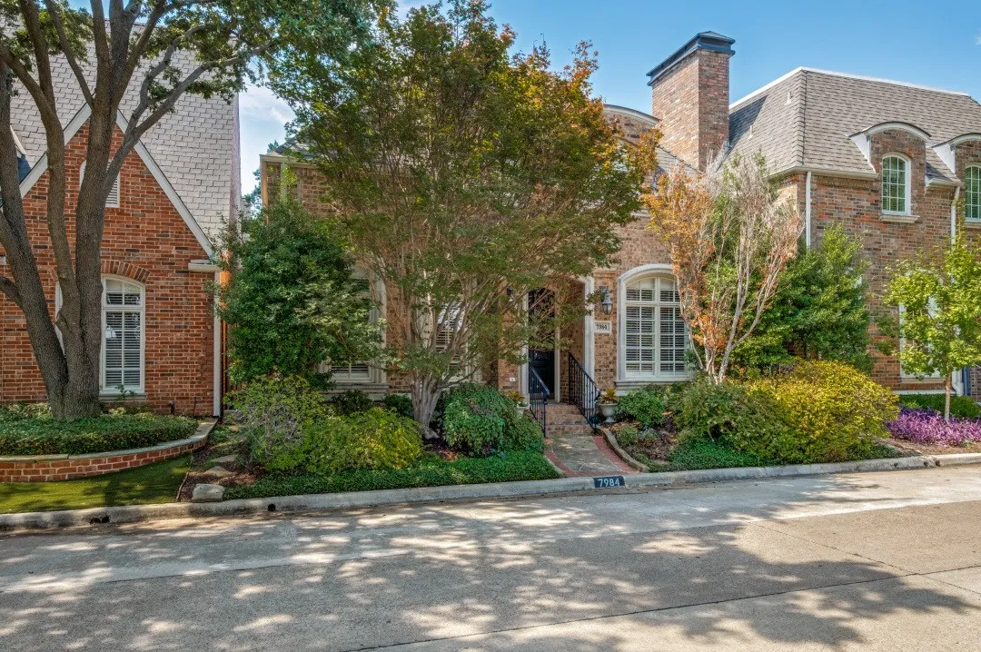 Single Family Residence For Sale in Dallas County , 7984 Caruth Court, Dallas, Texas 75225, 3 Bedroom, 3 Bathroom, 2 Garage spaces, 2,984 Sqft, built in 1994, mls#21380641, Real Estate Agent in Dallas, Homes For Sale in Dallas county, Homes For Sale in Dallas, Realtor in Dallas Texas, Real Estate Brokerage Independent Realty Texas, Luminita Cordes Realtor