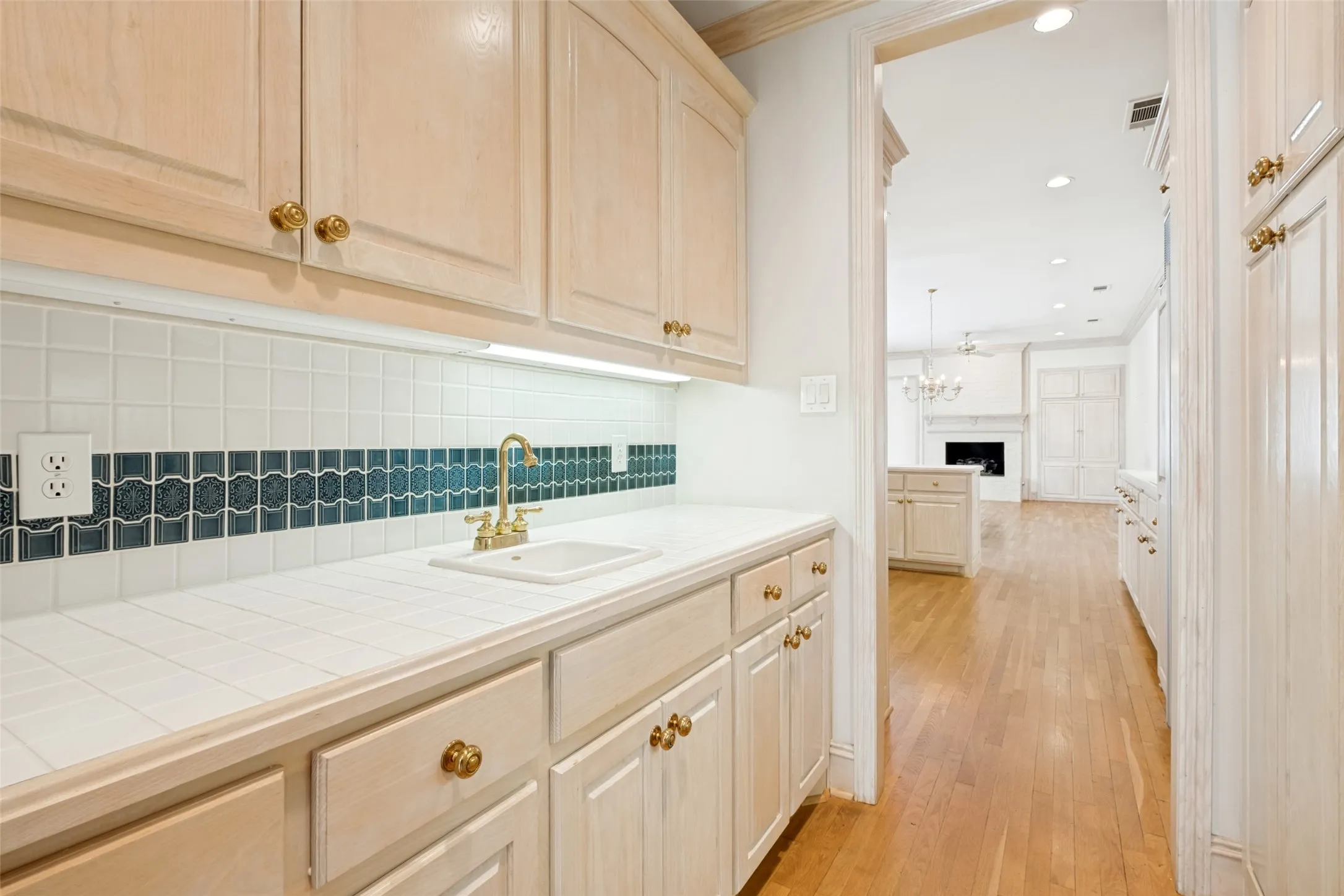 Single Family Residence For Sale in Dallas County , 7984 Caruth Court, Dallas, Texas 75225, 3 Bedroom, 3 Bathroom, 2 Garage spaces, 2,984 Sqft, built in 1994, mls#21380641, Real Estate Agent in Dallas, Homes For Sale in Dallas county, Homes For Sale in Dallas, Realtor in Dallas Texas, Real Estate Brokerage Independent Realty Texas, Luminita Cordes Realtor