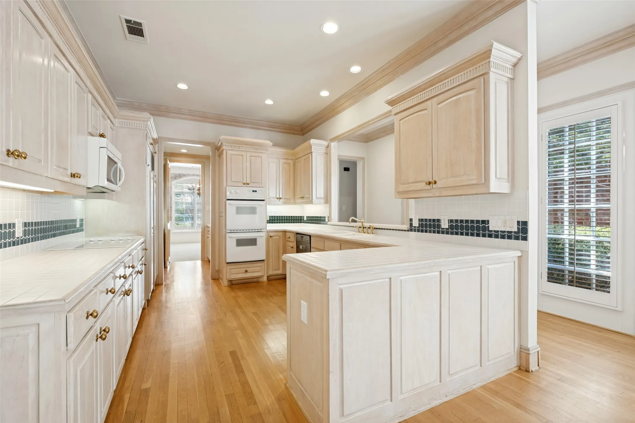 Single Family Residence For Sale in Dallas County , 7984 Caruth Court, Dallas, Texas 75225, 3 Bedroom, 3 Bathroom, 2 Garage spaces, 2,984 Sqft, built in 1994, mls#21380641, Real Estate Agent in Dallas, Homes For Sale in Dallas county, Homes For Sale in Dallas, Realtor in Dallas Texas, Real Estate Brokerage Independent Realty Texas, Luminita Cordes Realtor