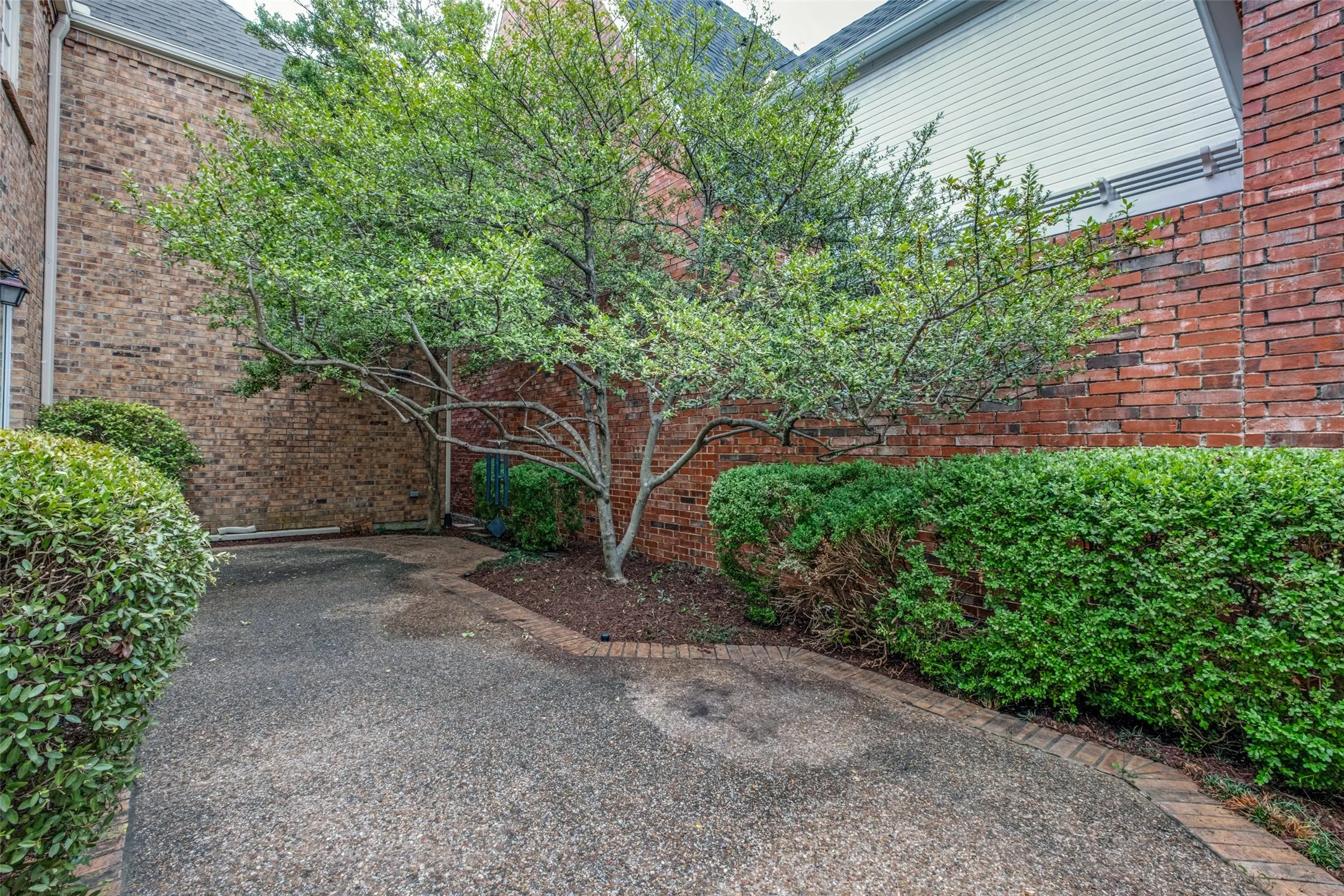 Single Family Residence For Sale in Dallas County , 7984 Caruth Court, Dallas, Texas 75225, 3 Bedroom, 3 Bathroom, 2 Garage spaces, 2,984 Sqft, built in 1994, mls#21380641, Real Estate Agent in Dallas, Homes For Sale in Dallas county, Homes For Sale in Dallas, Realtor in Dallas Texas, Real Estate Brokerage Independent Realty Texas, Luminita Cordes Realtor