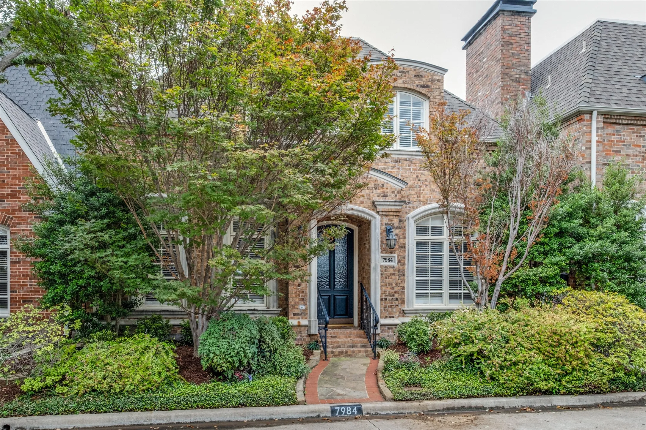 Single Family Residence For Sale in Dallas County , 7984 Caruth Court, Dallas, Texas 75225, 3 Bedroom, 3 Bathroom, 2 Garage spaces, 2,984 Sqft, built in 1994, mls#21380641, Real Estate Agent in Dallas, Homes For Sale in Dallas county, Homes For Sale in Dallas, Realtor in Dallas Texas, Real Estate Brokerage Independent Realty Texas, Luminita Cordes Realtor