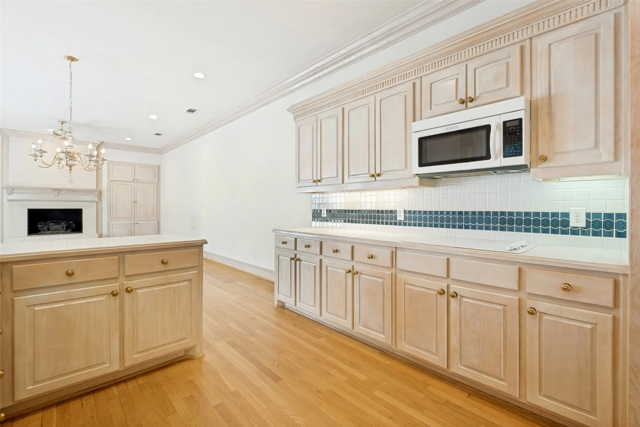 Single Family Residence For Sale in Dallas County , 7984 Caruth Court, Dallas, Texas 75225, 3 Bedroom, 3 Bathroom, 2 Garage spaces, 2,984 Sqft, built in 1994, mls#21380641, Real Estate Agent in Dallas, Homes For Sale in Dallas county, Homes For Sale in Dallas, Realtor in Dallas Texas, Real Estate Brokerage Independent Realty Texas, Luminita Cordes Realtor