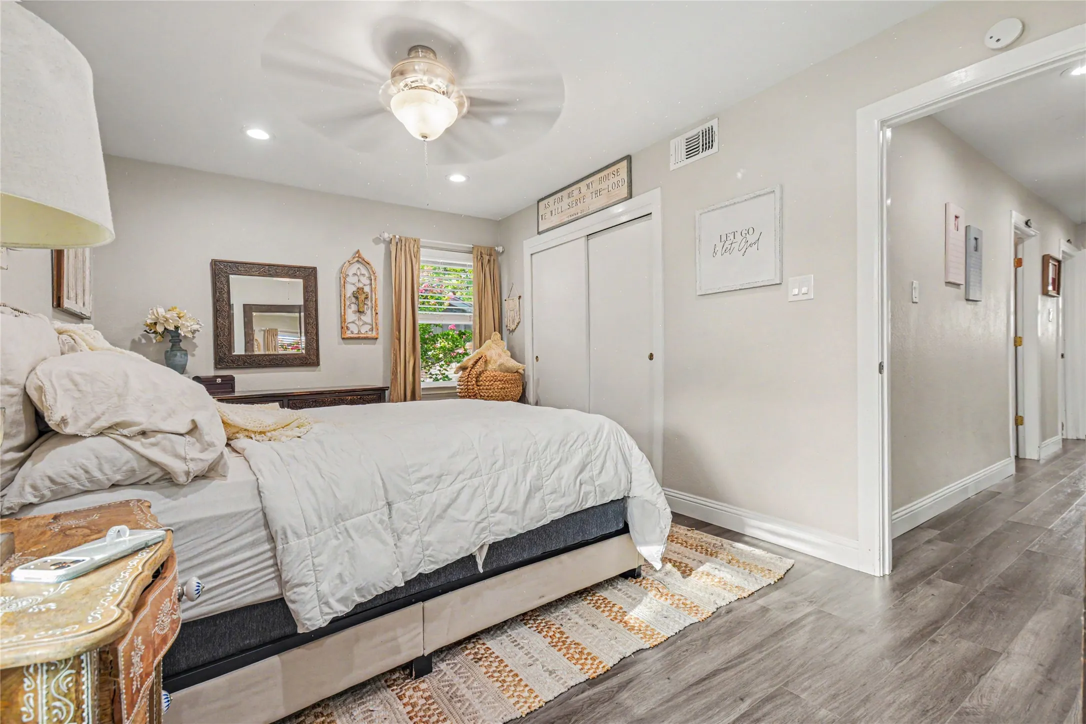 Single Family Residence For Sale in Dallas County , 9324 Clearwater Drive, Dallas, Texas 75243, 3 Bedroom, 2 Bathroom, Garage spaces, 1,863 Sqft, built in 1960, mls#21370114, Real Estate Agent in Dallas, Homes For Sale in Dallas county, Homes For Sale in Dallas, Realtor in Dallas Texas, Real Estate Brokerage Independent Realty Texas, Luminita Cordes Realtor