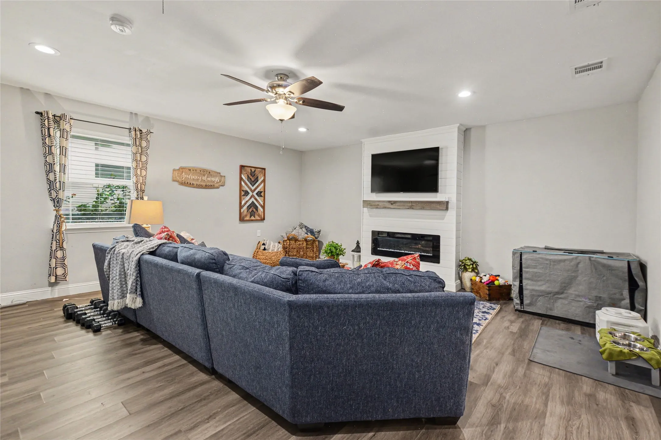 Single Family Residence For Sale in Dallas County , 9324 Clearwater Drive, Dallas, Texas 75243, 3 Bedroom, 2 Bathroom, Garage spaces, 1,863 Sqft, built in 1960, mls#21370114, Real Estate Agent in Dallas, Homes For Sale in Dallas county, Homes For Sale in Dallas, Realtor in Dallas Texas, Real Estate Brokerage Independent Realty Texas, Luminita Cordes Realtor