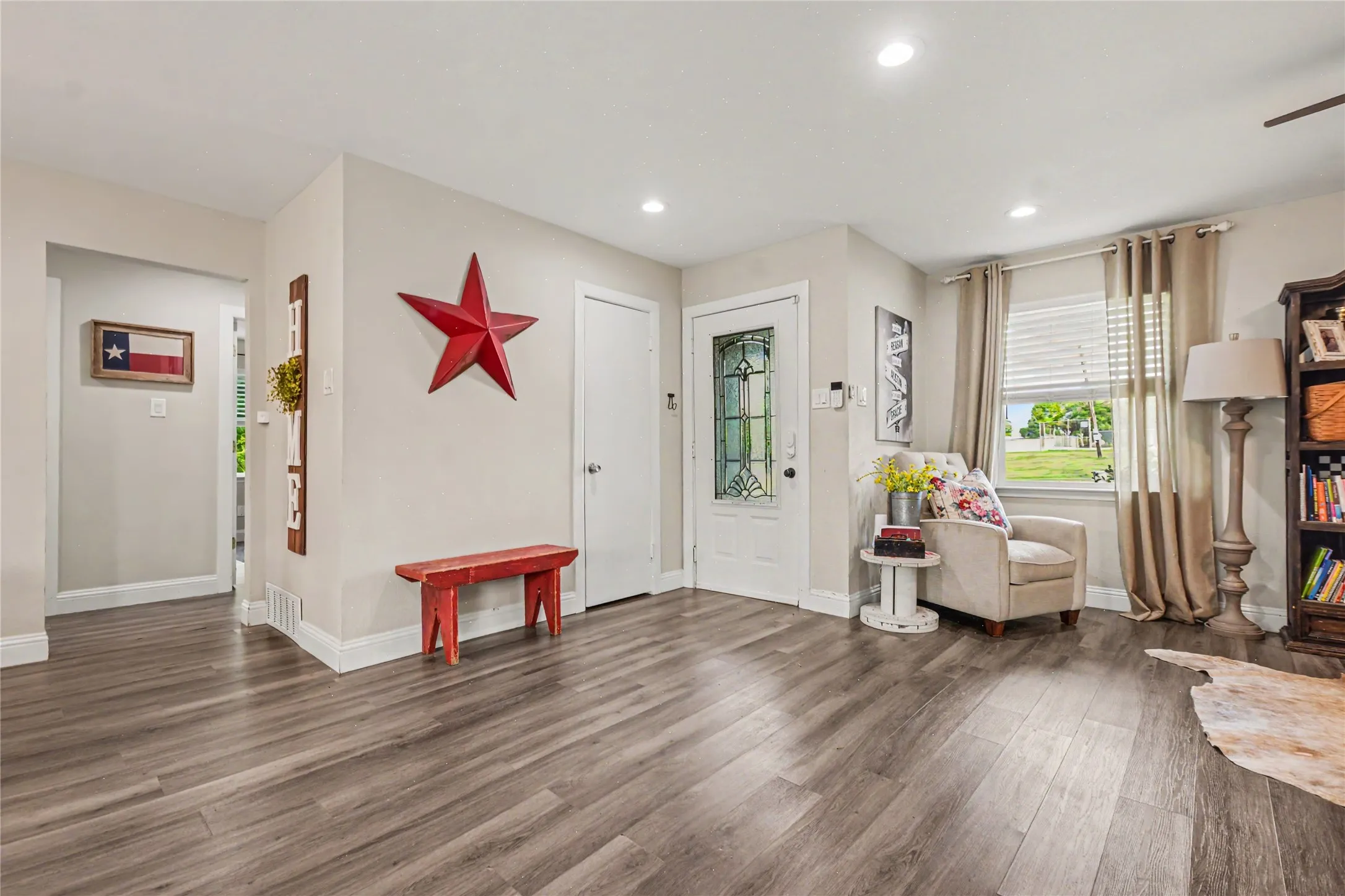 Single Family Residence For Sale in Dallas County , 9324 Clearwater Drive, Dallas, Texas 75243, 3 Bedroom, 2 Bathroom, Garage spaces, 1,863 Sqft, built in 1960, mls#21370114, Real Estate Agent in Dallas, Homes For Sale in Dallas county, Homes For Sale in Dallas, Realtor in Dallas Texas, Real Estate Brokerage Independent Realty Texas, Luminita Cordes Realtor