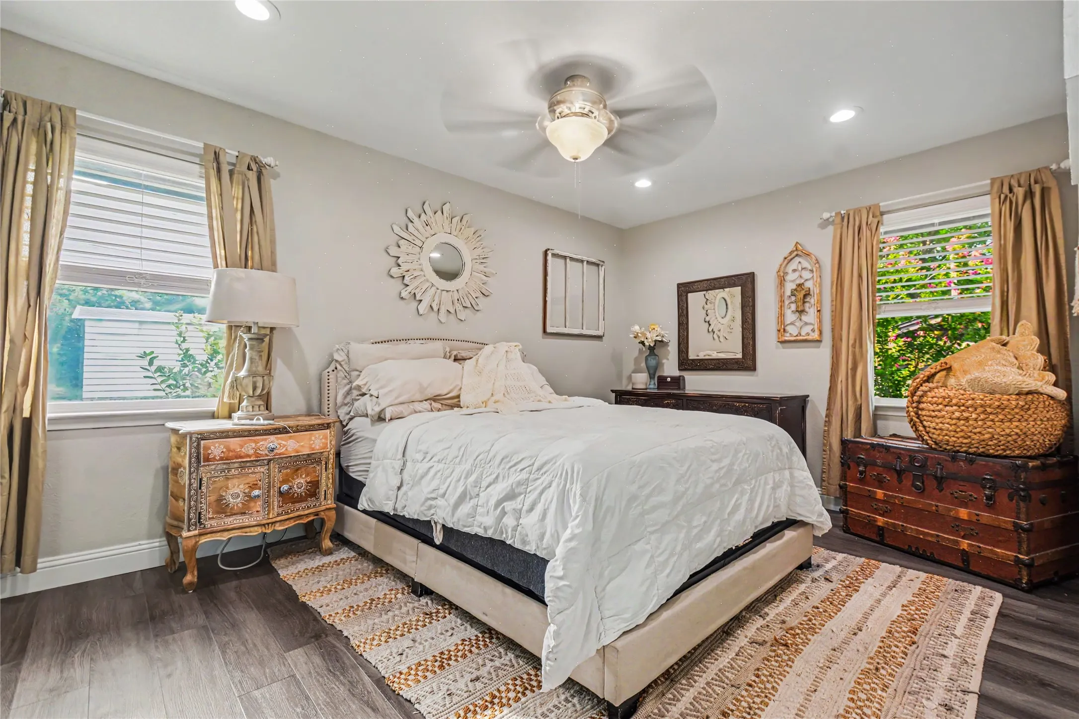 Single Family Residence For Sale in Dallas County , 9324 Clearwater Drive, Dallas, Texas 75243, 3 Bedroom, 2 Bathroom, Garage spaces, 1,863 Sqft, built in 1960, mls#21370114, Real Estate Agent in Dallas, Homes For Sale in Dallas county, Homes For Sale in Dallas, Realtor in Dallas Texas, Real Estate Brokerage Independent Realty Texas, Luminita Cordes Realtor