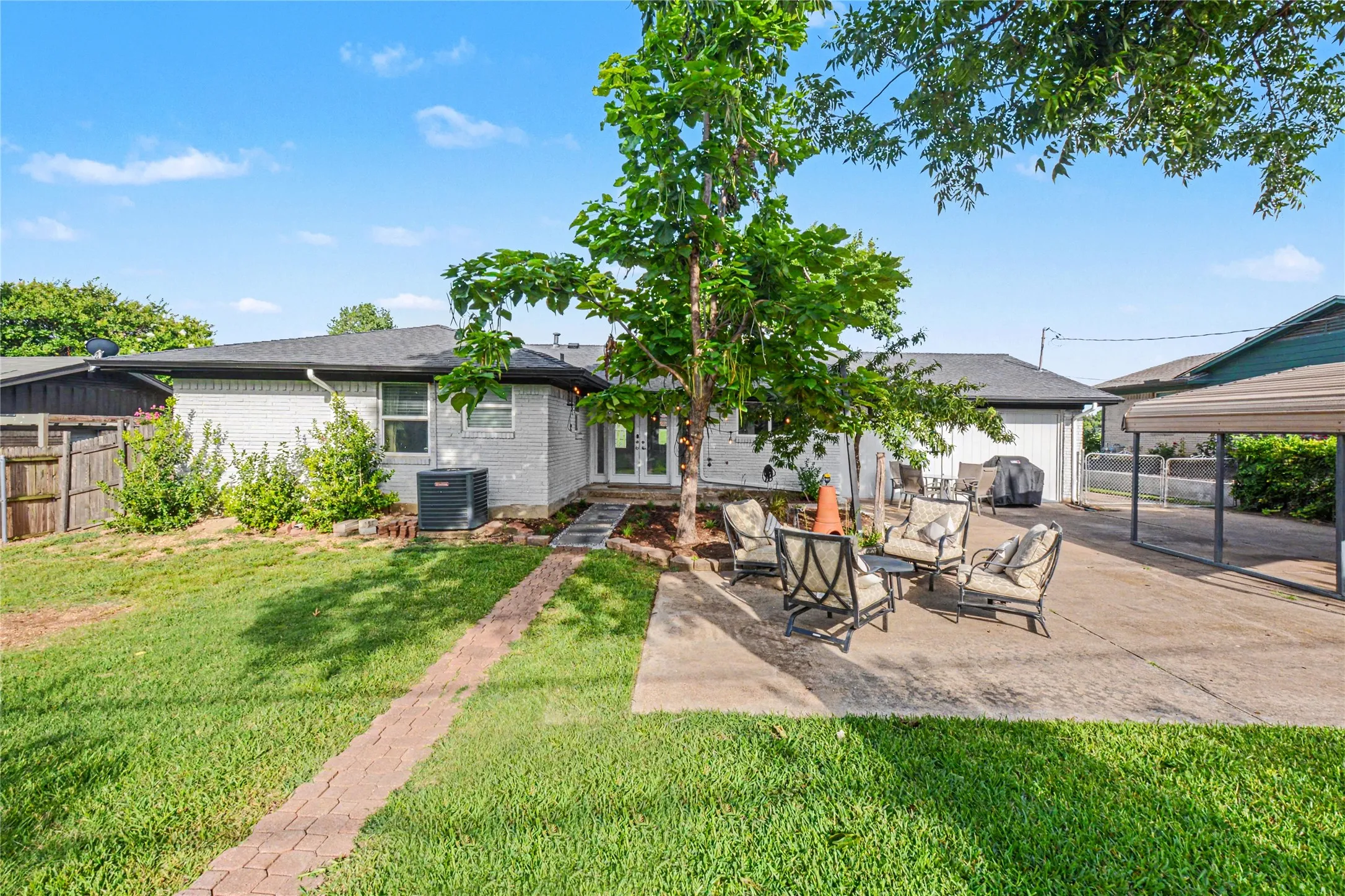Single Family Residence For Sale in Dallas County , 9324 Clearwater Drive, Dallas, Texas 75243, 3 Bedroom, 2 Bathroom, Garage spaces, 1,863 Sqft, built in 1960, mls#21370114, Real Estate Agent in Dallas, Homes For Sale in Dallas county, Homes For Sale in Dallas, Realtor in Dallas Texas, Real Estate Brokerage Independent Realty Texas, Luminita Cordes Realtor