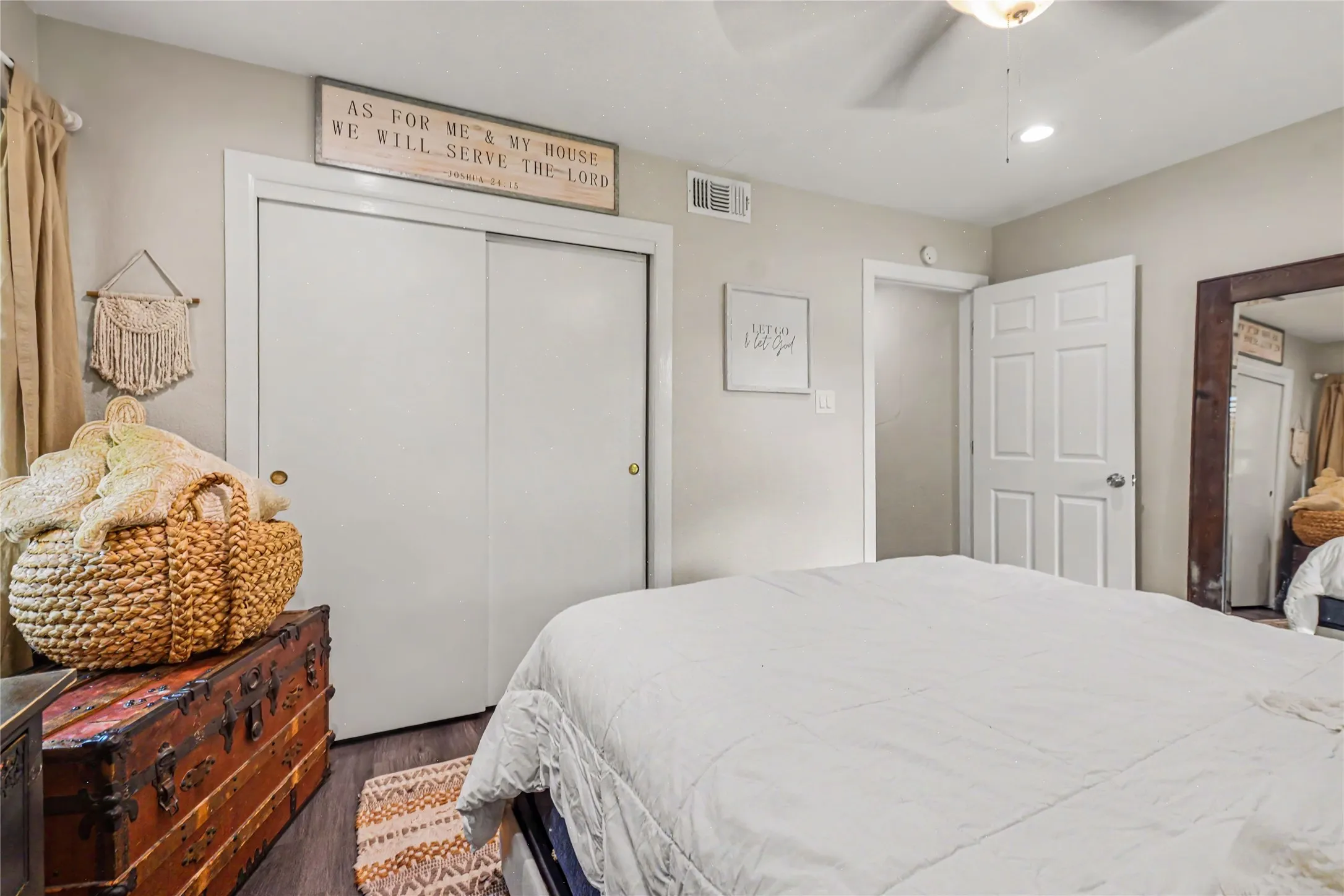Single Family Residence For Sale in Dallas County , 9324 Clearwater Drive, Dallas, Texas 75243, 3 Bedroom, 2 Bathroom, Garage spaces, 1,863 Sqft, built in 1960, mls#21370114, Real Estate Agent in Dallas, Homes For Sale in Dallas county, Homes For Sale in Dallas, Realtor in Dallas Texas, Real Estate Brokerage Independent Realty Texas, Luminita Cordes Realtor