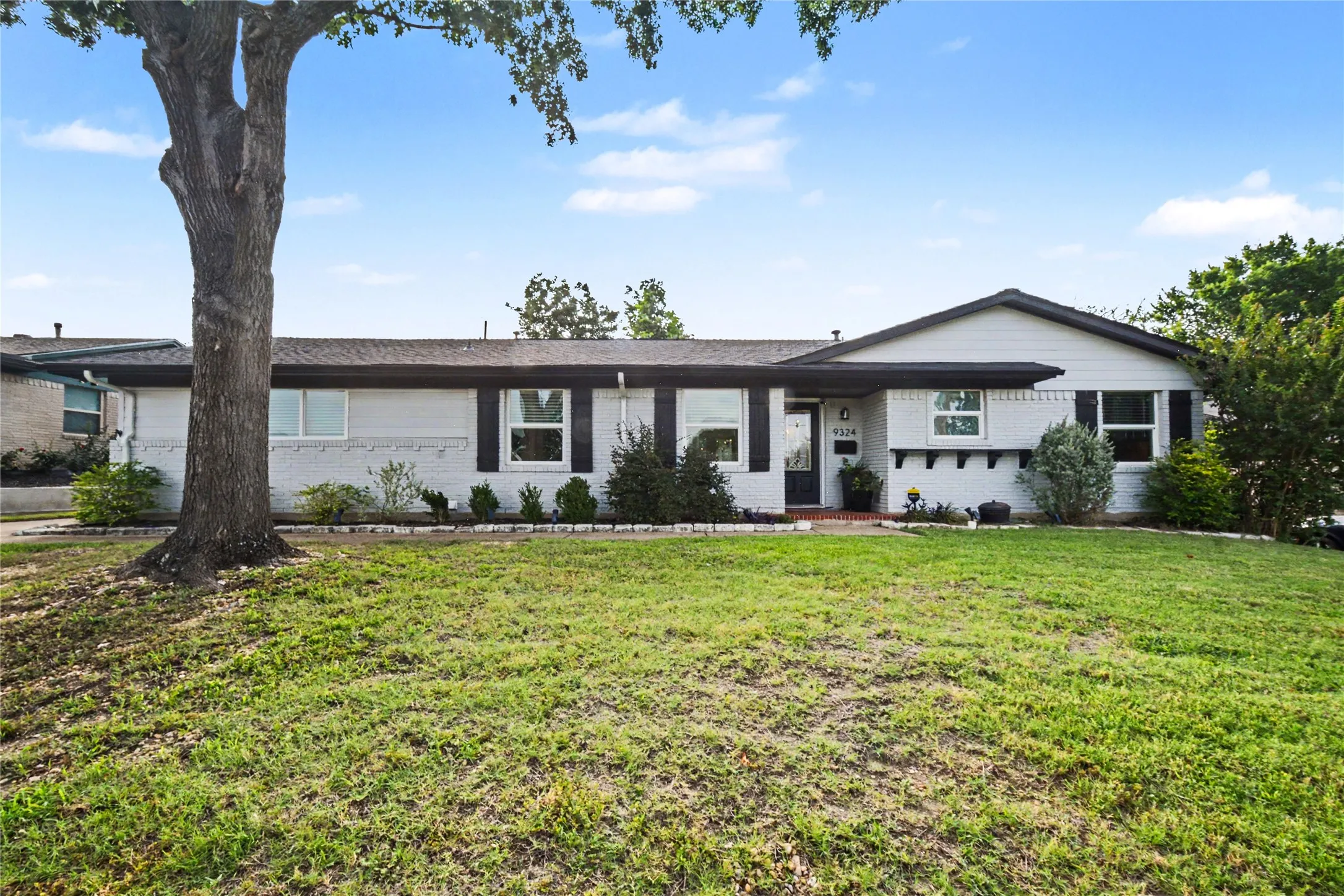 Single Family Residence For Sale in Dallas County , 9324 Clearwater Drive, Dallas, Texas 75243, 3 Bedroom, 2 Bathroom, Garage spaces, 1,863 Sqft, built in 1960, mls#21370114, Real Estate Agent in Dallas, Homes For Sale in Dallas county, Homes For Sale in Dallas, Realtor in Dallas Texas, Real Estate Brokerage Independent Realty Texas, Luminita Cordes Realtor