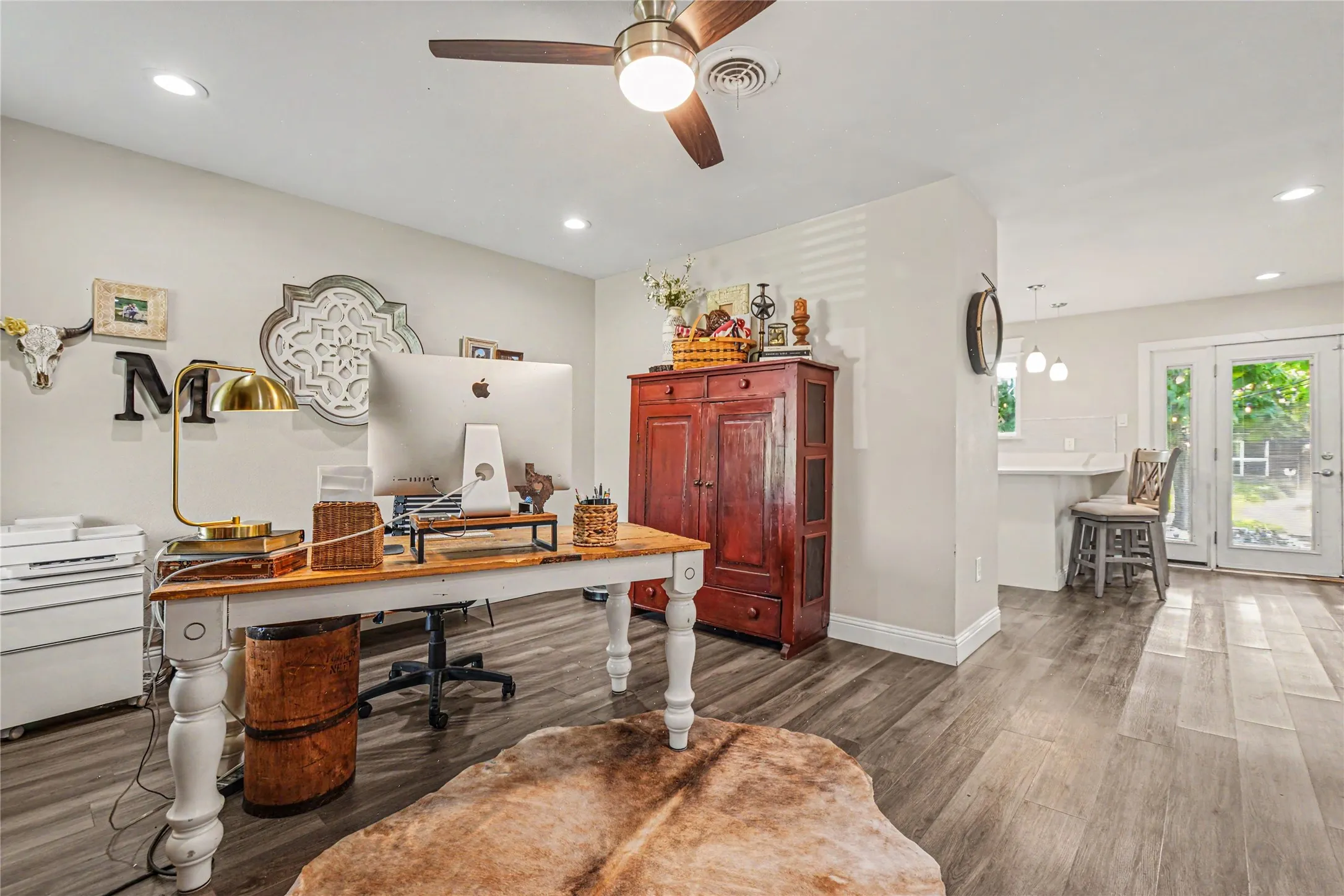 Single Family Residence For Sale in Dallas County , 9324 Clearwater Drive, Dallas, Texas 75243, 3 Bedroom, 2 Bathroom, Garage spaces, 1,863 Sqft, built in 1960, mls#21370114, Real Estate Agent in Dallas, Homes For Sale in Dallas county, Homes For Sale in Dallas, Realtor in Dallas Texas, Real Estate Brokerage Independent Realty Texas, Luminita Cordes Realtor