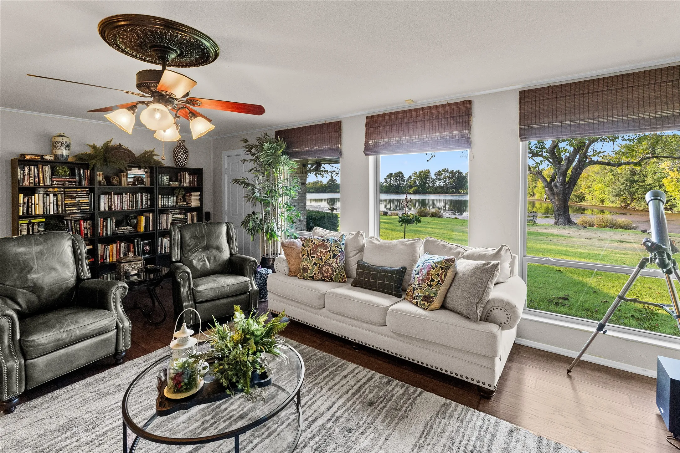 Single Family Residence For Sale in Hopkins County , 1625 Lakeshore Drive, Sulphur Springs, Texas 75482, 5 Bedroom, 3 Bathroom, 2 Garage spaces, 3,845 Sqft, built in 1971, mls#21382029, Real Estate Agent in Sulphur Springs, Homes For Sale in Hopkins county, Homes For Sale in Sulphur Springs, Realtor in Sulphur Springs Texas, Real Estate Brokerage Independent Realty Texas, Luminita Cordes Realtor