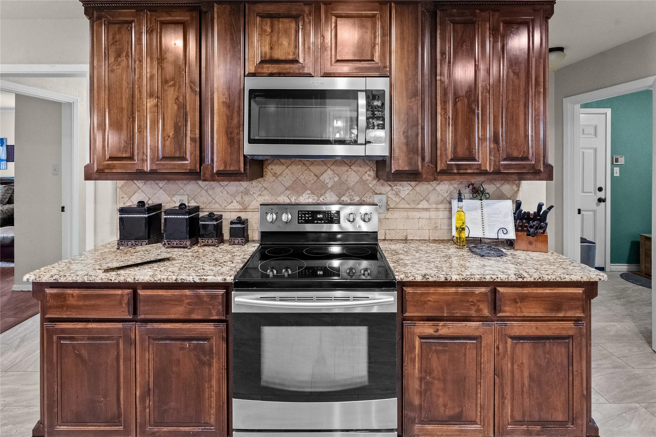 Single Family Residence For Sale in Hopkins County , 1625 Lakeshore Drive, Sulphur Springs, Texas 75482, 5 Bedroom, 3 Bathroom, 2 Garage spaces, 3,845 Sqft, built in 1971, mls#21382029, Real Estate Agent in Sulphur Springs, Homes For Sale in Hopkins county, Homes For Sale in Sulphur Springs, Realtor in Sulphur Springs Texas, Real Estate Brokerage Independent Realty Texas, Luminita Cordes Realtor