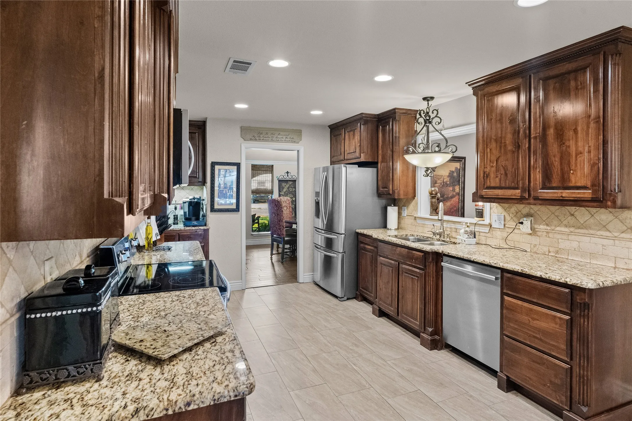 Single Family Residence For Sale in Hopkins County , 1625 Lakeshore Drive, Sulphur Springs, Texas 75482, 5 Bedroom, 3 Bathroom, 2 Garage spaces, 3,845 Sqft, built in 1971, mls#21382029, Real Estate Agent in Sulphur Springs, Homes For Sale in Hopkins county, Homes For Sale in Sulphur Springs, Realtor in Sulphur Springs Texas, Real Estate Brokerage Independent Realty Texas, Luminita Cordes Realtor