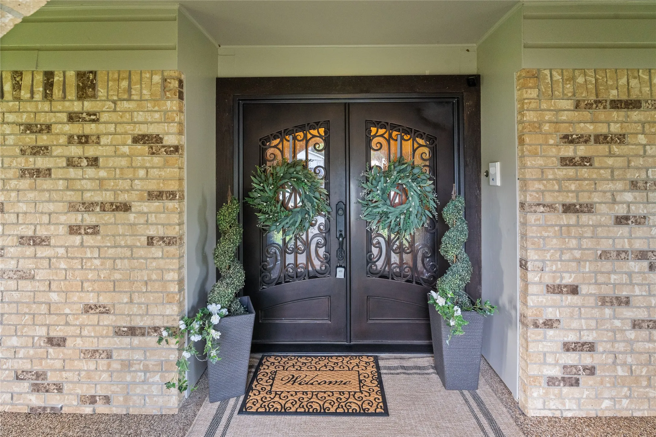 Single Family Residence For Sale in Hopkins County , 1625 Lakeshore Drive, Sulphur Springs, Texas 75482, 5 Bedroom, 3 Bathroom, 2 Garage spaces, 3,845 Sqft, built in 1971, mls#21382029, Real Estate Agent in Sulphur Springs, Homes For Sale in Hopkins county, Homes For Sale in Sulphur Springs, Realtor in Sulphur Springs Texas, Real Estate Brokerage Independent Realty Texas, Luminita Cordes Realtor