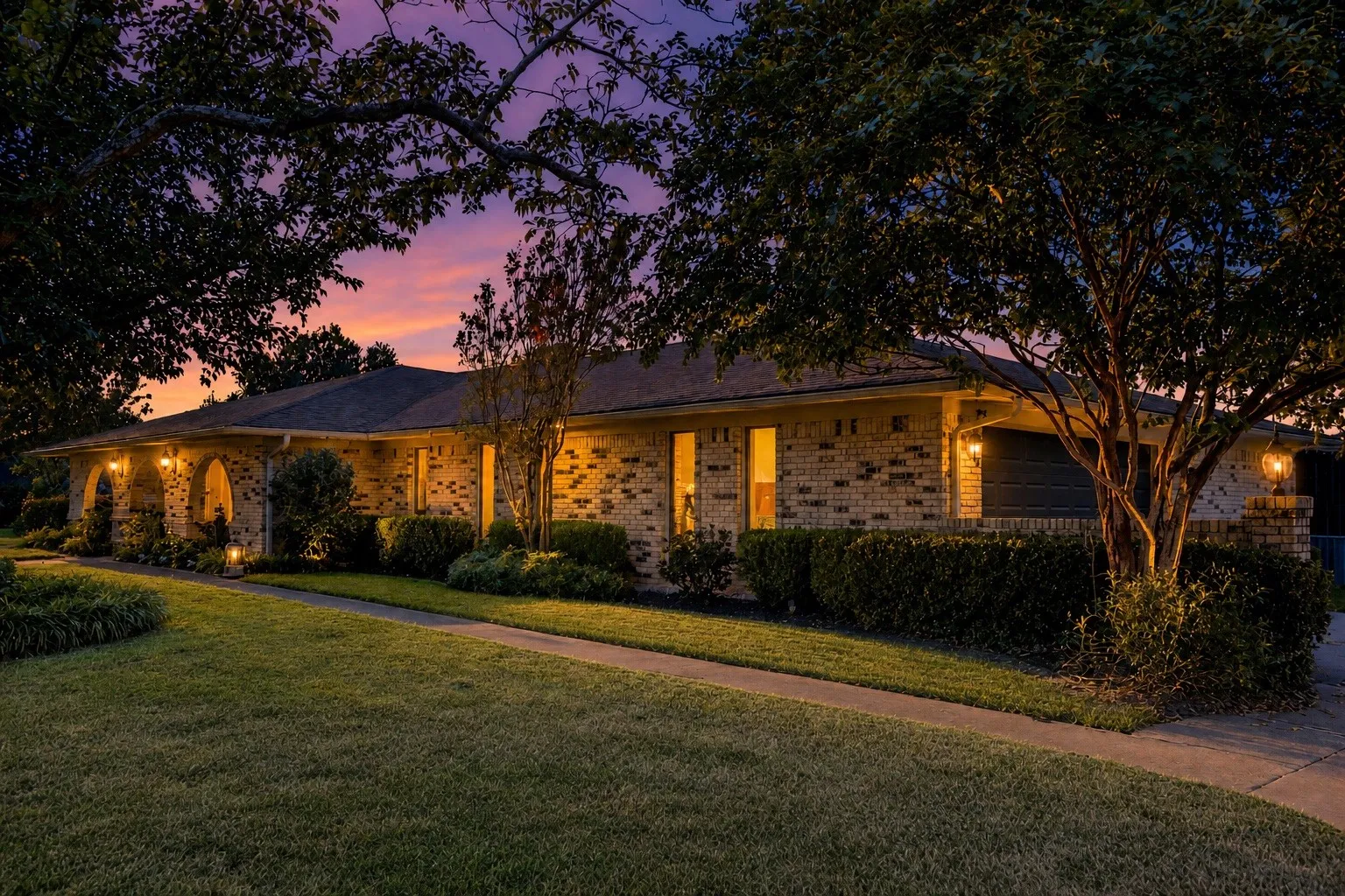 Single Family Residence For Sale in Hopkins County , 1625 Lakeshore Drive, Sulphur Springs, Texas 75482, 5 Bedroom, 3 Bathroom, 2 Garage spaces, 3,845 Sqft, built in 1971, mls#21382029, Real Estate Agent in Sulphur Springs, Homes For Sale in Hopkins county, Homes For Sale in Sulphur Springs, Realtor in Sulphur Springs Texas, Real Estate Brokerage Independent Realty Texas, Luminita Cordes Realtor