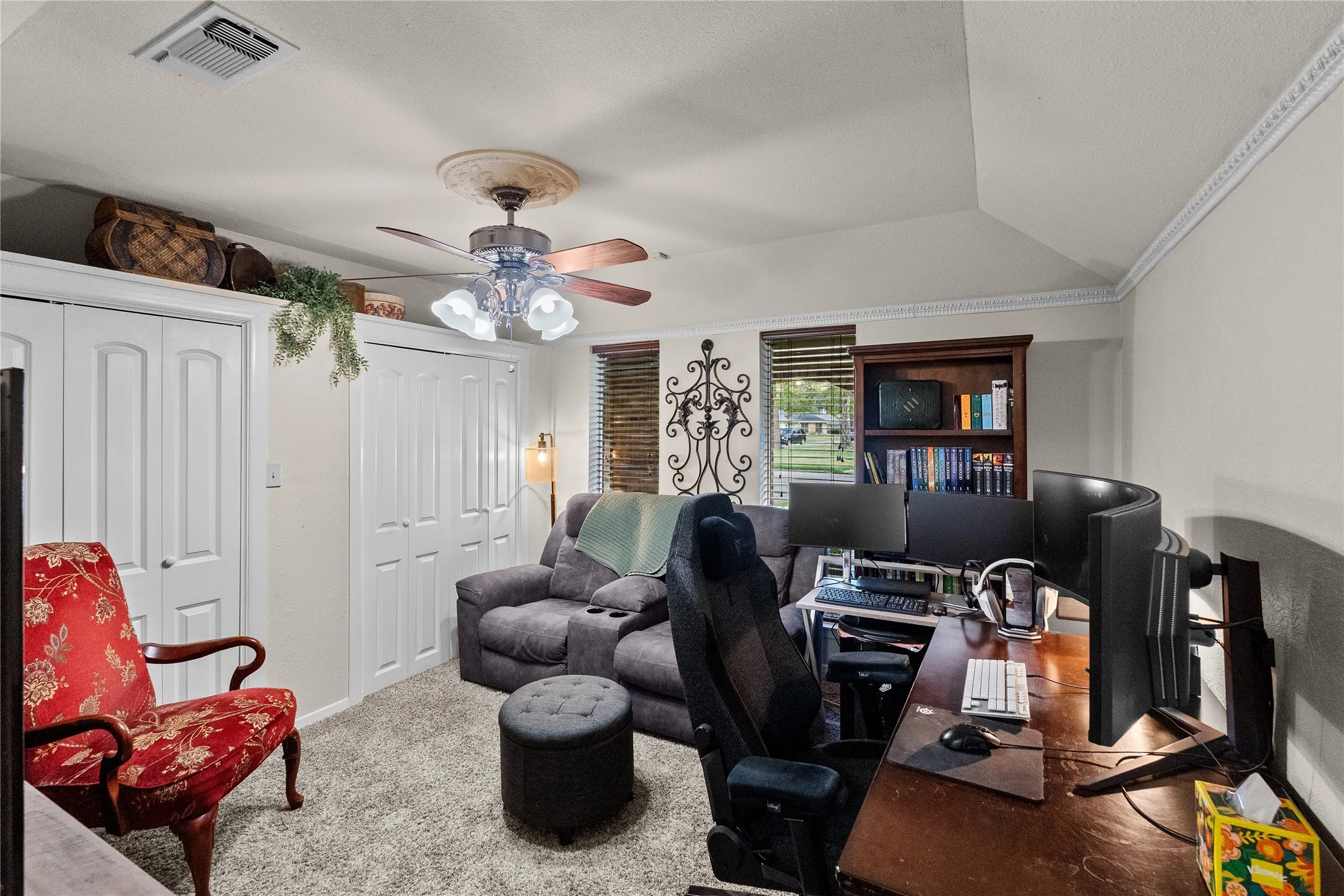 Single Family Residence For Sale in Hopkins County , 1625 Lakeshore Drive, Sulphur Springs, Texas 75482, 5 Bedroom, 3 Bathroom, 2 Garage spaces, 3,845 Sqft, built in 1971, mls#21382029, Real Estate Agent in Sulphur Springs, Homes For Sale in Hopkins county, Homes For Sale in Sulphur Springs, Realtor in Sulphur Springs Texas, Real Estate Brokerage Independent Realty Texas, Luminita Cordes Realtor