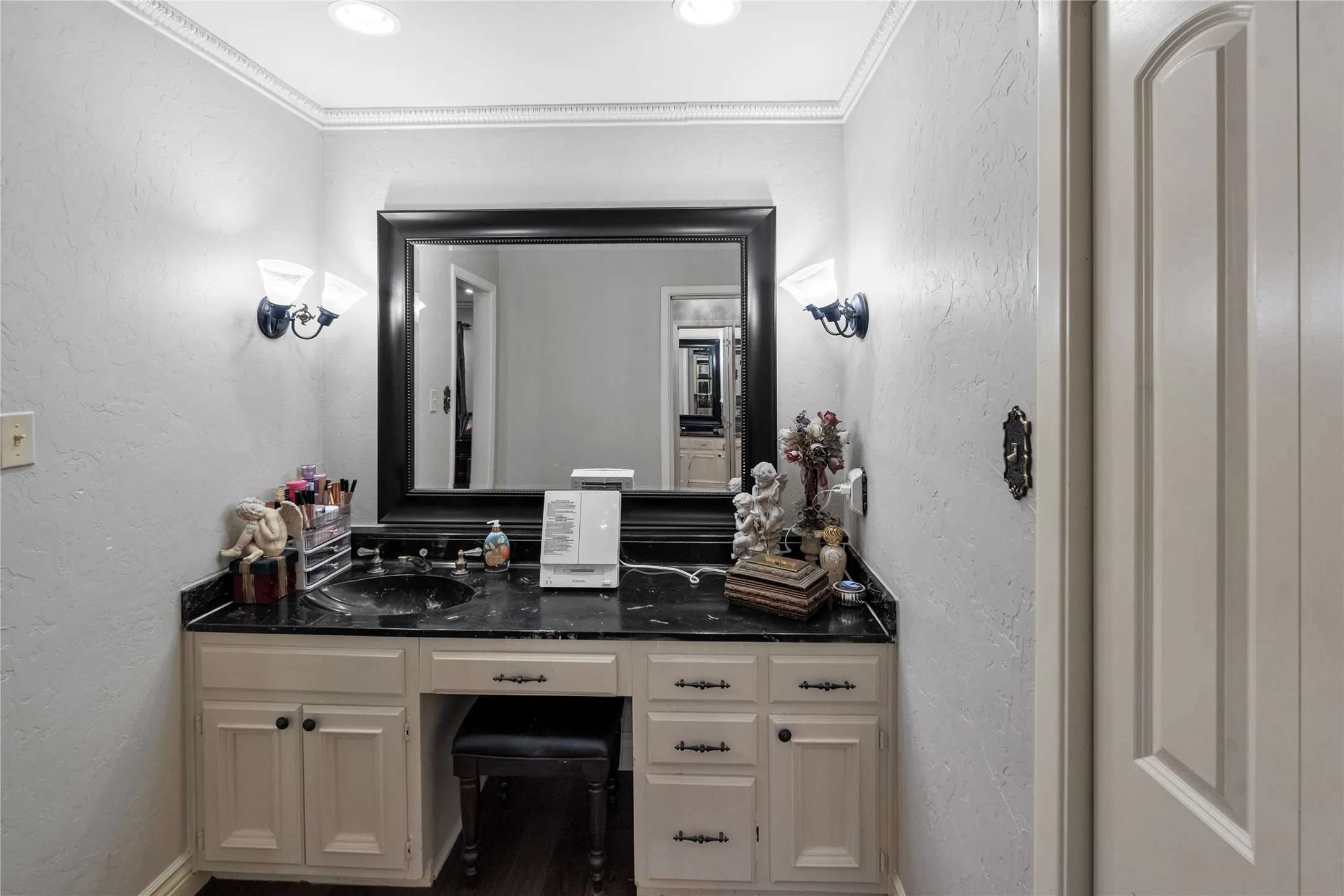 Single Family Residence For Sale in Hopkins County , 1625 Lakeshore Drive, Sulphur Springs, Texas 75482, 5 Bedroom, 3 Bathroom, 2 Garage spaces, 3,845 Sqft, built in 1971, mls#21382029, Real Estate Agent in Sulphur Springs, Homes For Sale in Hopkins county, Homes For Sale in Sulphur Springs, Realtor in Sulphur Springs Texas, Real Estate Brokerage Independent Realty Texas, Luminita Cordes Realtor