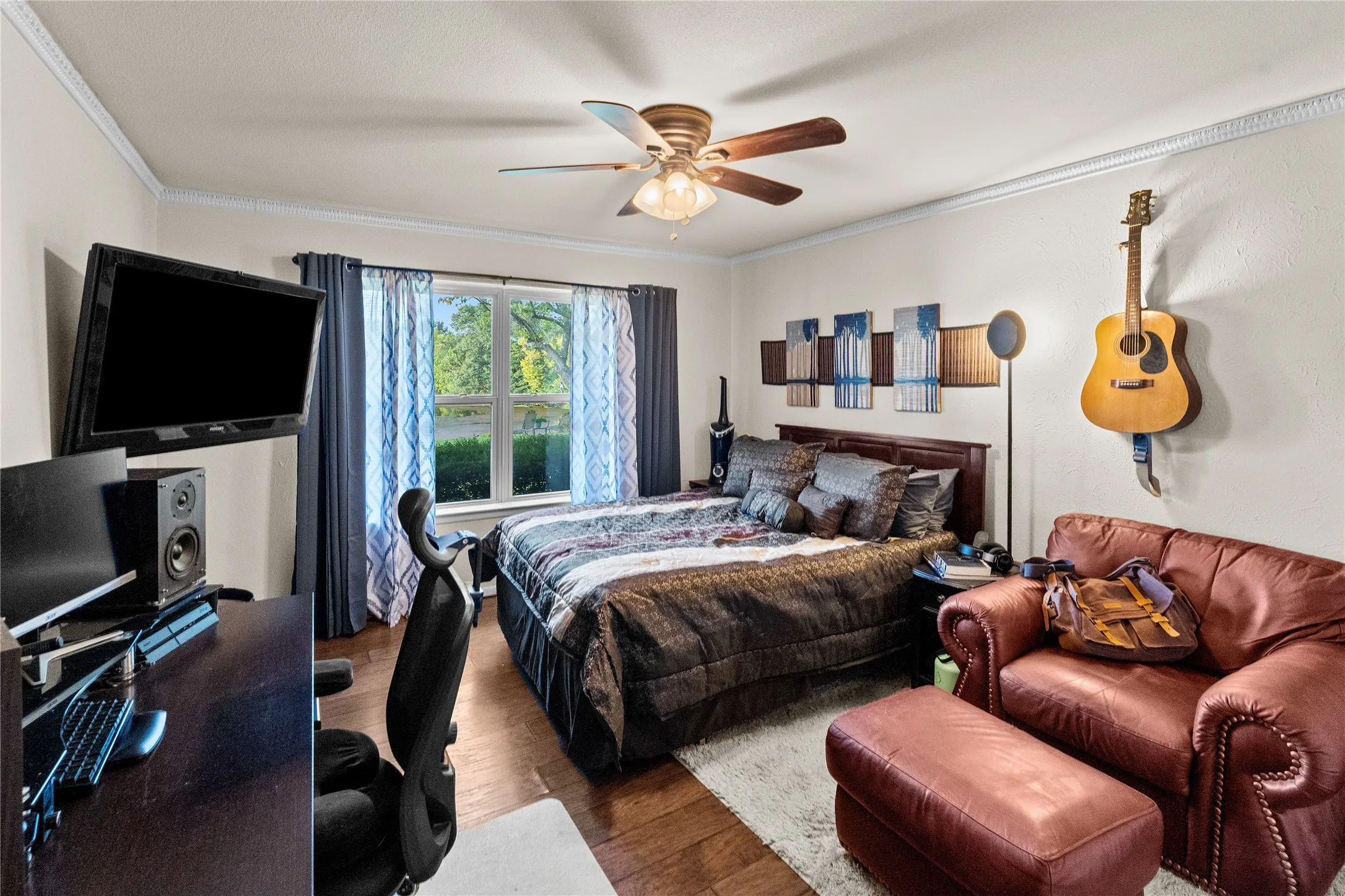 Single Family Residence For Sale in Hopkins County , 1625 Lakeshore Drive, Sulphur Springs, Texas 75482, 5 Bedroom, 3 Bathroom, 2 Garage spaces, 3,845 Sqft, built in 1971, mls#21382029, Real Estate Agent in Sulphur Springs, Homes For Sale in Hopkins county, Homes For Sale in Sulphur Springs, Realtor in Sulphur Springs Texas, Real Estate Brokerage Independent Realty Texas, Luminita Cordes Realtor