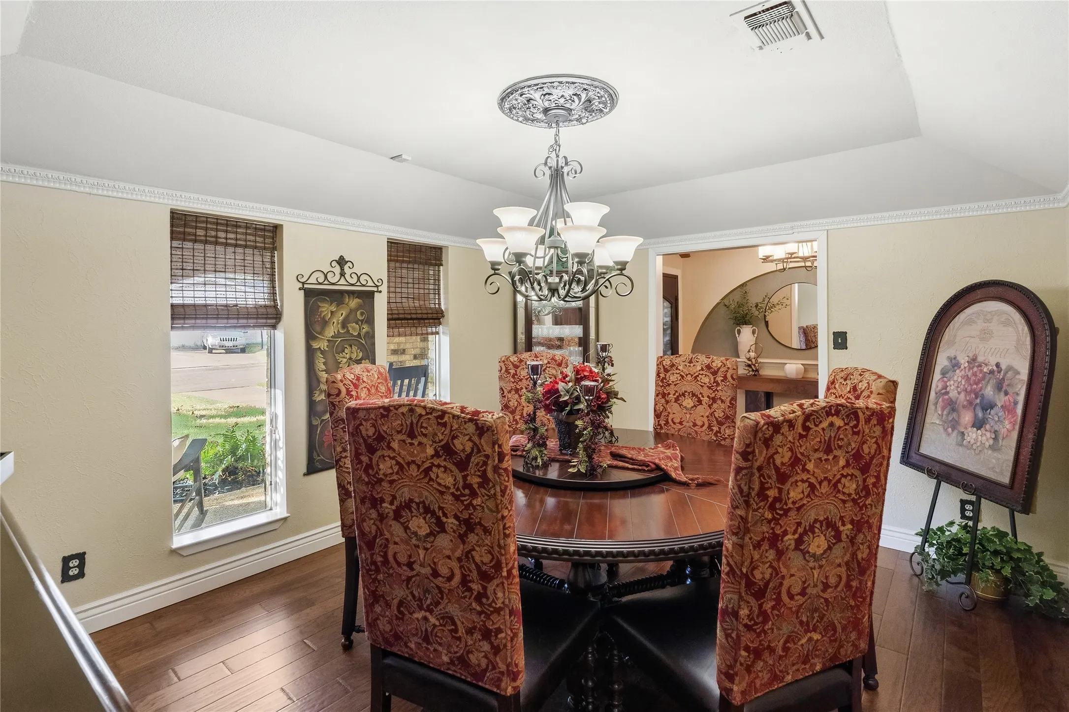 Single Family Residence For Sale in Hopkins County , 1625 Lakeshore Drive, Sulphur Springs, Texas 75482, 5 Bedroom, 3 Bathroom, 2 Garage spaces, 3,845 Sqft, built in 1971, mls#21382029, Real Estate Agent in Sulphur Springs, Homes For Sale in Hopkins county, Homes For Sale in Sulphur Springs, Realtor in Sulphur Springs Texas, Real Estate Brokerage Independent Realty Texas, Luminita Cordes Realtor