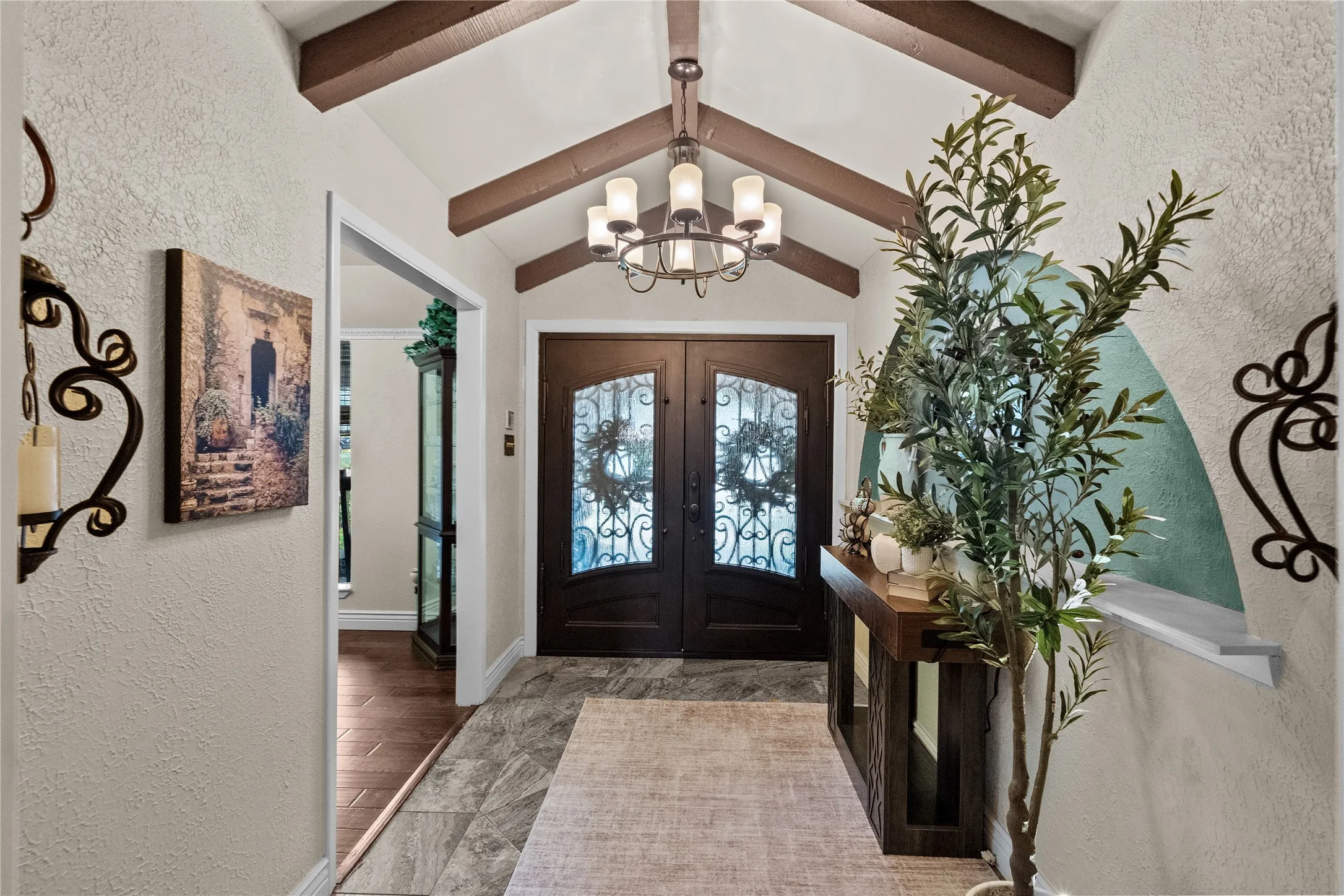 Single Family Residence For Sale in Hopkins County , 1625 Lakeshore Drive, Sulphur Springs, Texas 75482, 5 Bedroom, 3 Bathroom, 2 Garage spaces, 3,845 Sqft, built in 1971, mls#21382029, Real Estate Agent in Sulphur Springs, Homes For Sale in Hopkins county, Homes For Sale in Sulphur Springs, Realtor in Sulphur Springs Texas, Real Estate Brokerage Independent Realty Texas, Luminita Cordes Realtor