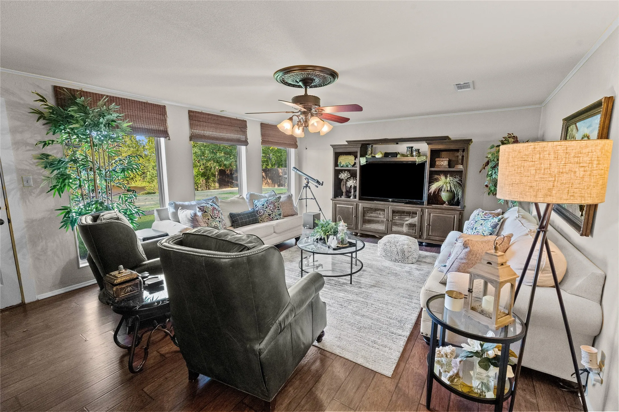 Single Family Residence For Sale in Hopkins County , 1625 Lakeshore Drive, Sulphur Springs, Texas 75482, 5 Bedroom, 3 Bathroom, 2 Garage spaces, 3,845 Sqft, built in 1971, mls#21382029, Real Estate Agent in Sulphur Springs, Homes For Sale in Hopkins county, Homes For Sale in Sulphur Springs, Realtor in Sulphur Springs Texas, Real Estate Brokerage Independent Realty Texas, Luminita Cordes Realtor