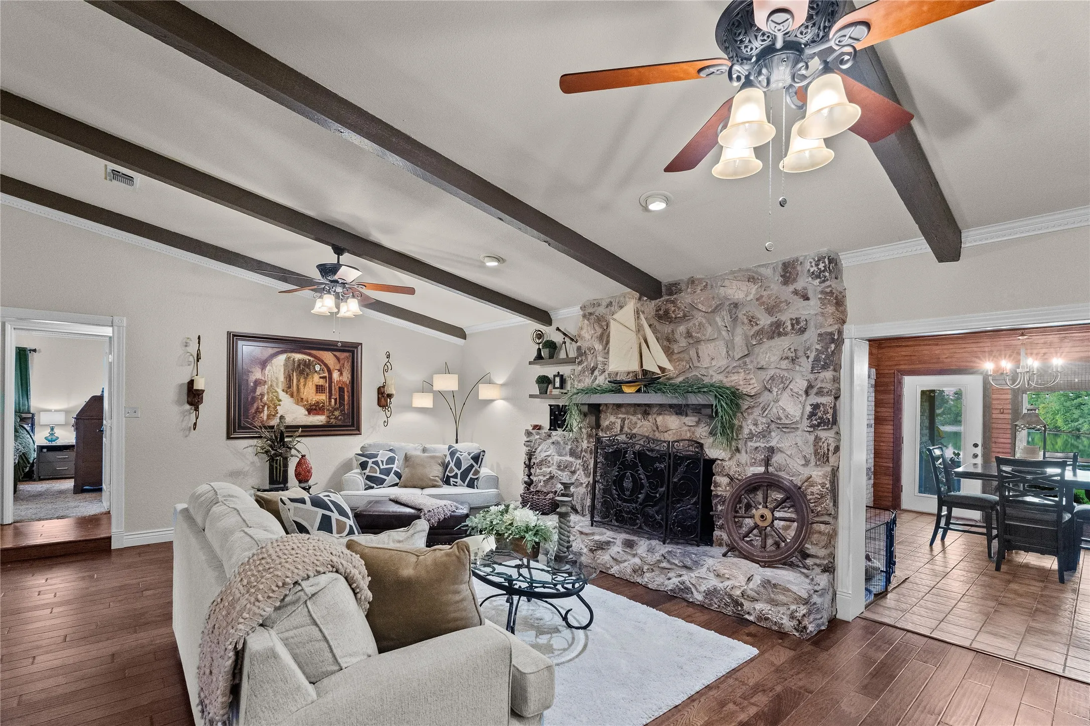 Single Family Residence For Sale in Hopkins County , 1625 Lakeshore Drive, Sulphur Springs, Texas 75482, 5 Bedroom, 3 Bathroom, 2 Garage spaces, 3,845 Sqft, built in 1971, mls#21382029, Real Estate Agent in Sulphur Springs, Homes For Sale in Hopkins county, Homes For Sale in Sulphur Springs, Realtor in Sulphur Springs Texas, Real Estate Brokerage Independent Realty Texas, Luminita Cordes Realtor