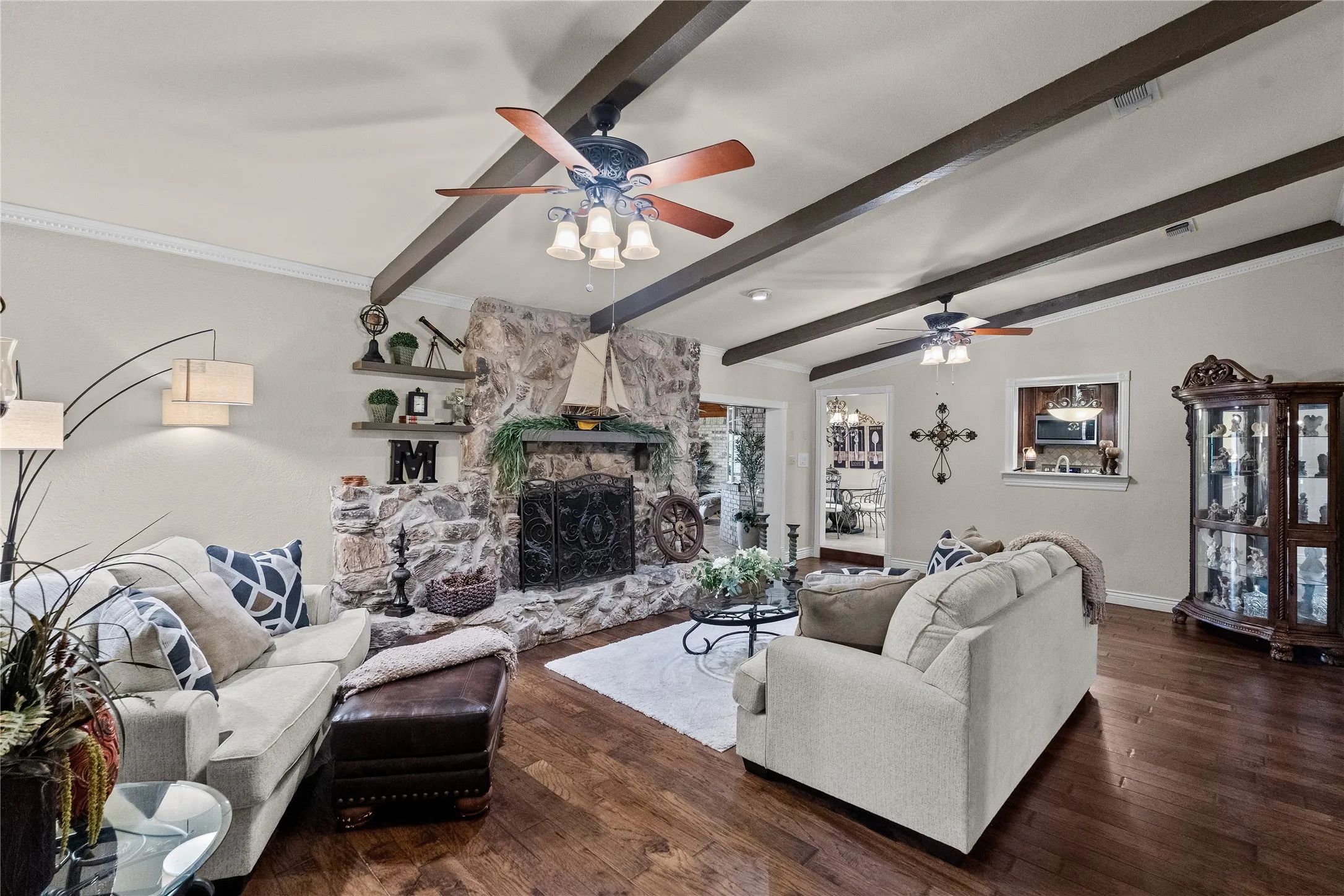 Single Family Residence For Sale in Hopkins County , 1625 Lakeshore Drive, Sulphur Springs, Texas 75482, 5 Bedroom, 3 Bathroom, 2 Garage spaces, 3,845 Sqft, built in 1971, mls#21382029, Real Estate Agent in Sulphur Springs, Homes For Sale in Hopkins county, Homes For Sale in Sulphur Springs, Realtor in Sulphur Springs Texas, Real Estate Brokerage Independent Realty Texas, Luminita Cordes Realtor