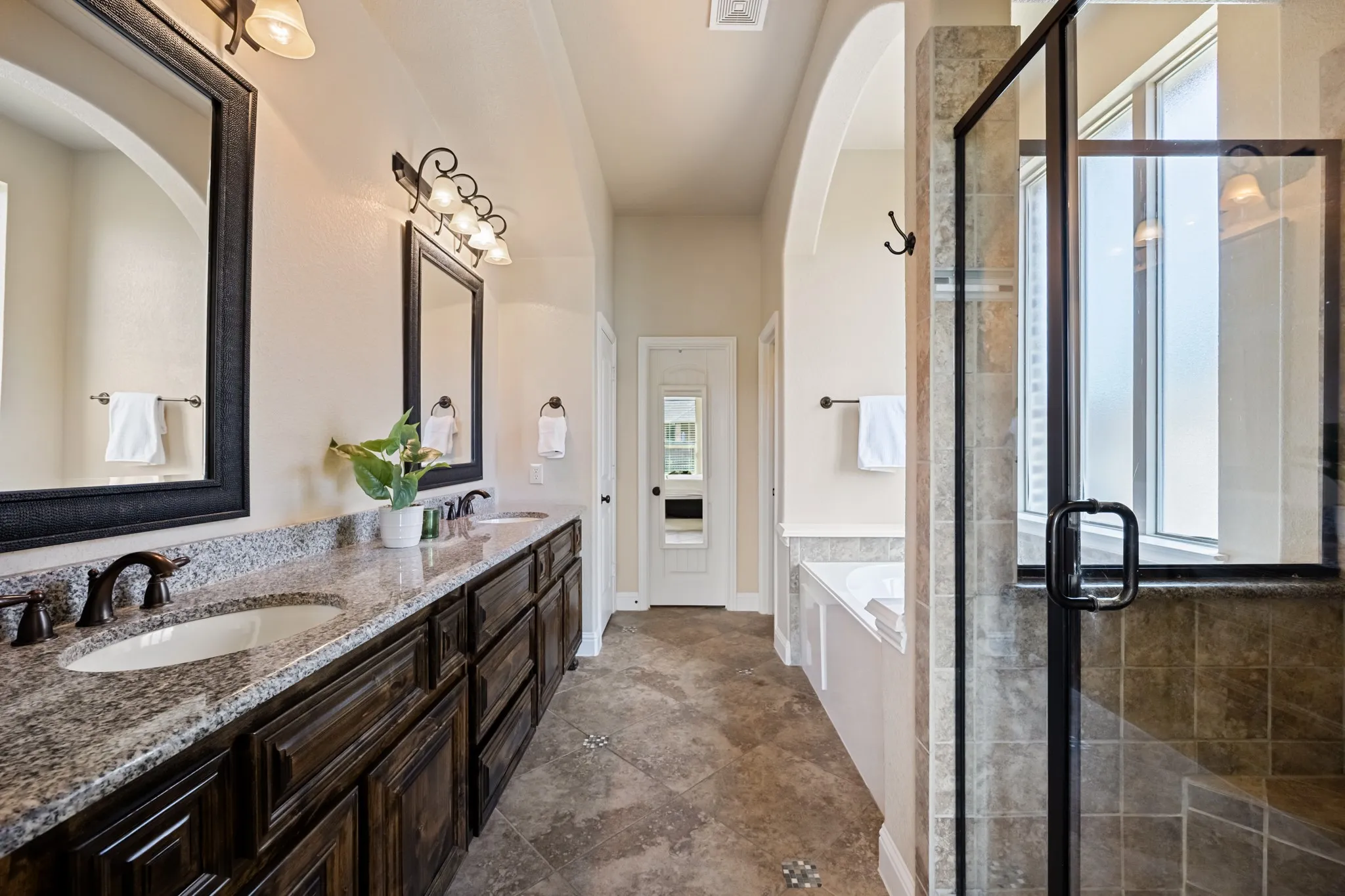 Single Family Residence For Sale in Rockwall County , 207 Charleston Lane, Fate, Texas 75189, 4 Bedroom, 4 Bathroom, 2 Garage spaces, 3,032 Sqft, built in 2012, mls#21382945, Real Estate Agent in Fate, Homes For Sale in Rockwall county, Homes For Sale in Fate, Realtor in Fate Texas, Real Estate Brokerage Independent Realty Texas, Luminita Cordes Realtor
