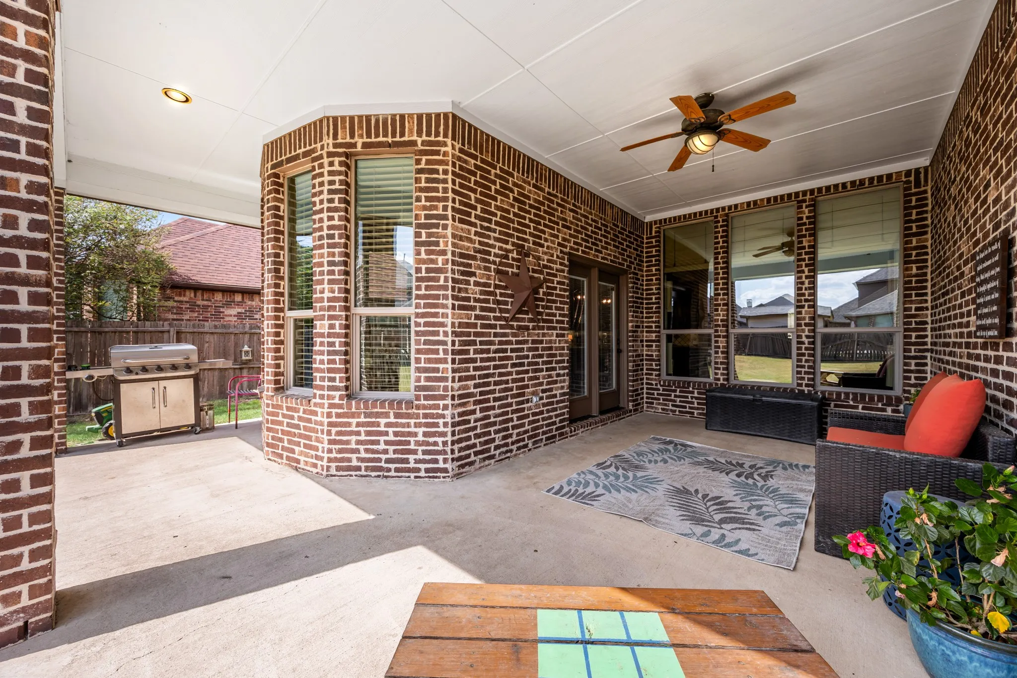 Single Family Residence For Sale in Rockwall County , 207 Charleston Lane, Fate, Texas 75189, 4 Bedroom, 4 Bathroom, 2 Garage spaces, 3,032 Sqft, built in 2012, mls#21382945, Real Estate Agent in Fate, Homes For Sale in Rockwall county, Homes For Sale in Fate, Realtor in Fate Texas, Real Estate Brokerage Independent Realty Texas, Luminita Cordes Realtor