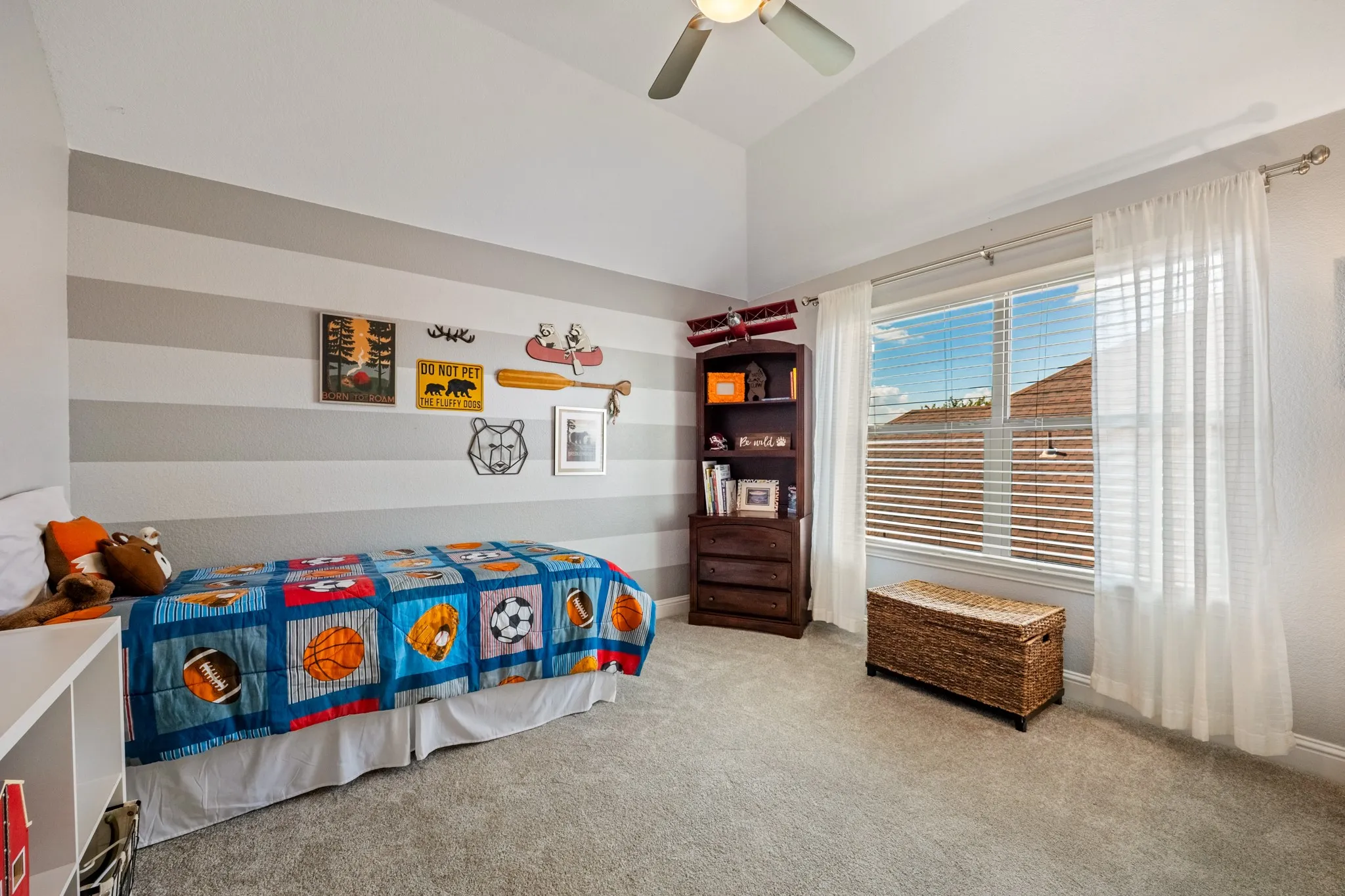Single Family Residence For Sale in Rockwall County , 207 Charleston Lane, Fate, Texas 75189, 4 Bedroom, 4 Bathroom, 2 Garage spaces, 3,032 Sqft, built in 2012, mls#21382945, Real Estate Agent in Fate, Homes For Sale in Rockwall county, Homes For Sale in Fate, Realtor in Fate Texas, Real Estate Brokerage Independent Realty Texas, Luminita Cordes Realtor