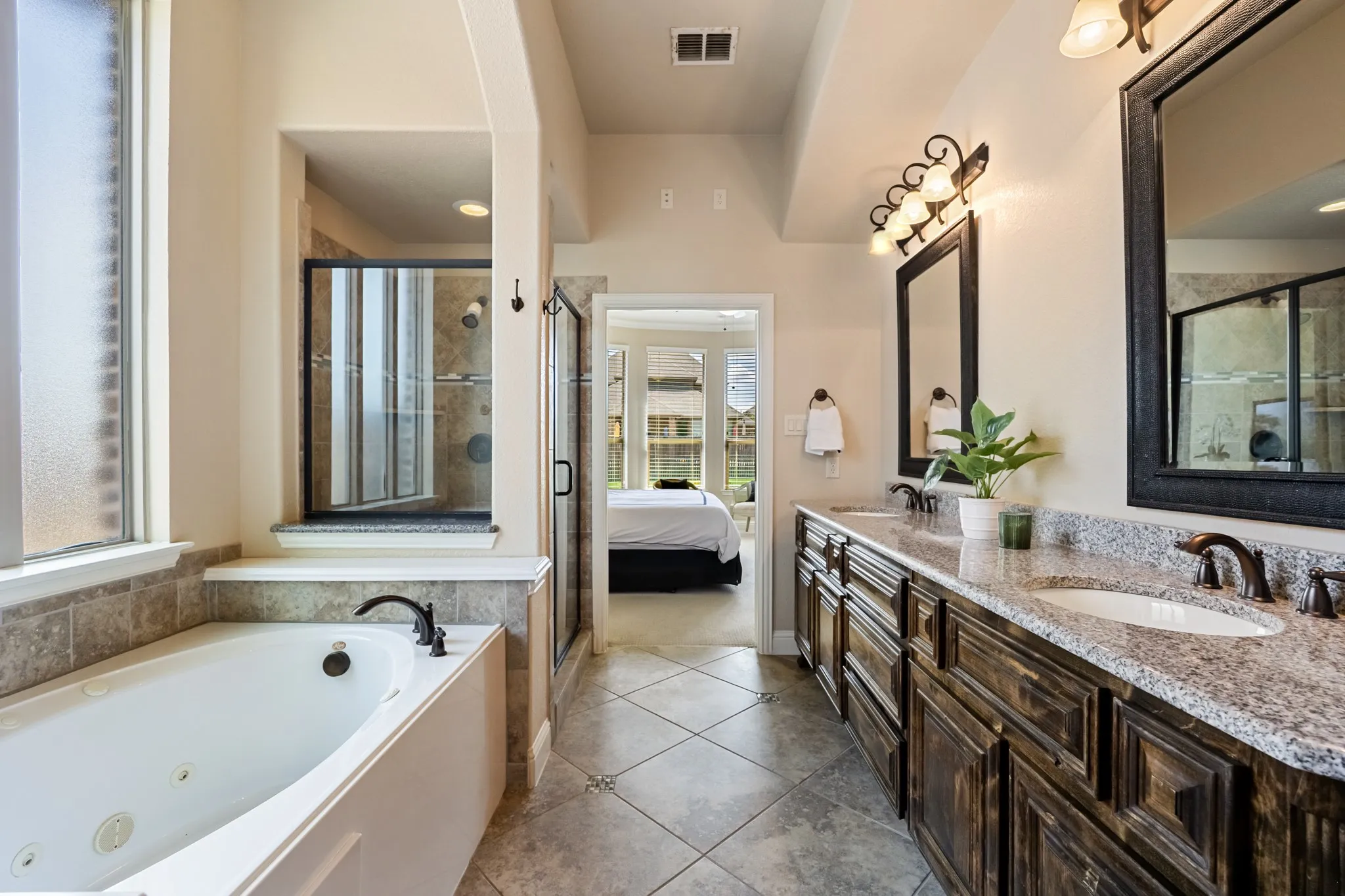 Single Family Residence For Sale in Rockwall County , 207 Charleston Lane, Fate, Texas 75189, 4 Bedroom, 4 Bathroom, 2 Garage spaces, 3,032 Sqft, built in 2012, mls#21382945, Real Estate Agent in Fate, Homes For Sale in Rockwall county, Homes For Sale in Fate, Realtor in Fate Texas, Real Estate Brokerage Independent Realty Texas, Luminita Cordes Realtor