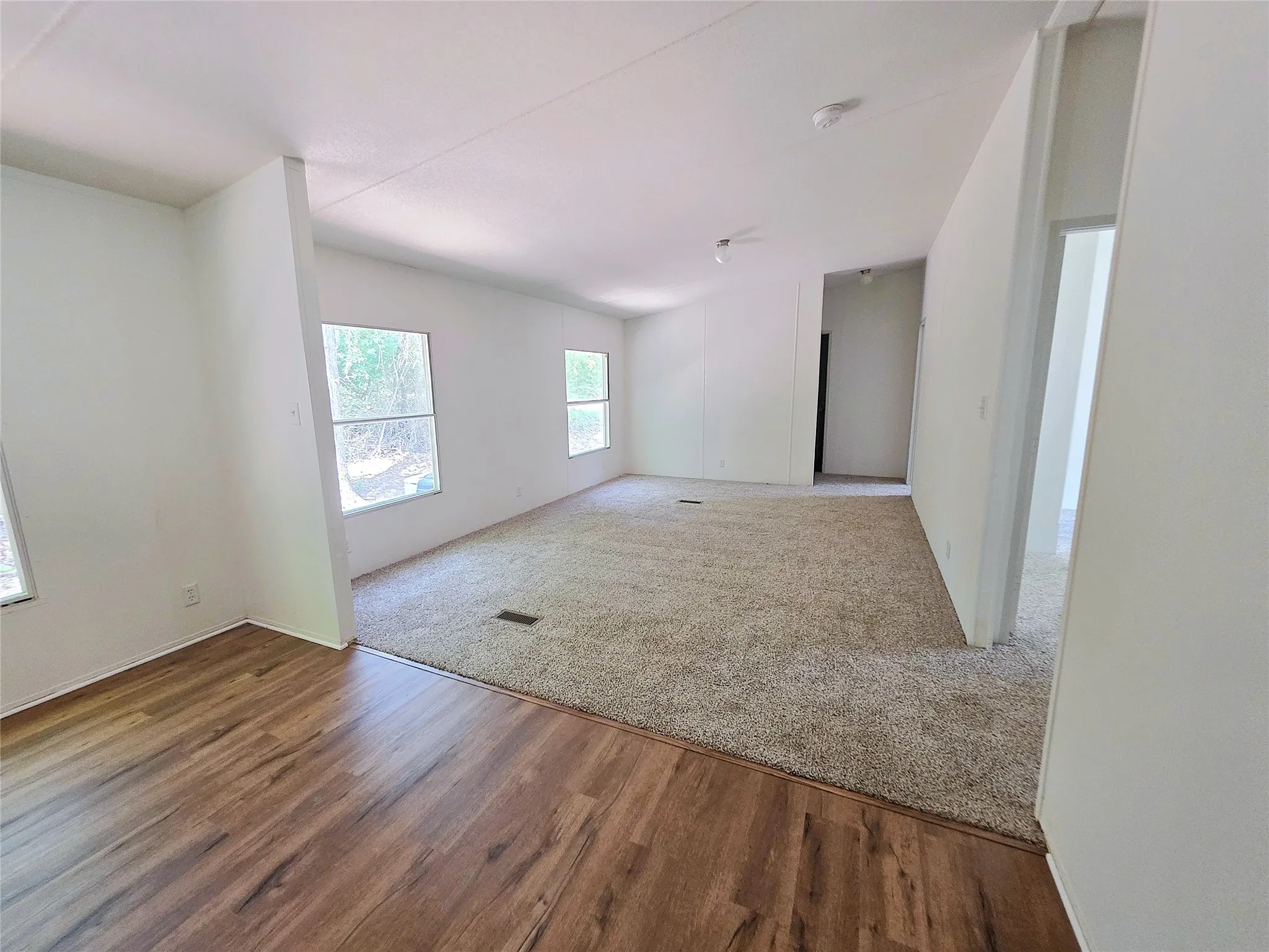 Mobile Home For Sale in Cherokee County , 942 Balmorea Drive, Bullard, Texas 75757, 4 Bedroom, 3 Bathroom, Garage spaces, 2,128 Sqft, built in 2006, mls#21383516, Real Estate Agent in Bullard, Homes For Sale in Cherokee county, Homes For Sale in Bullard, Realtor in Bullard Texas, Real Estate Brokerage Independent Realty Texas, Luminita Cordes Realtor