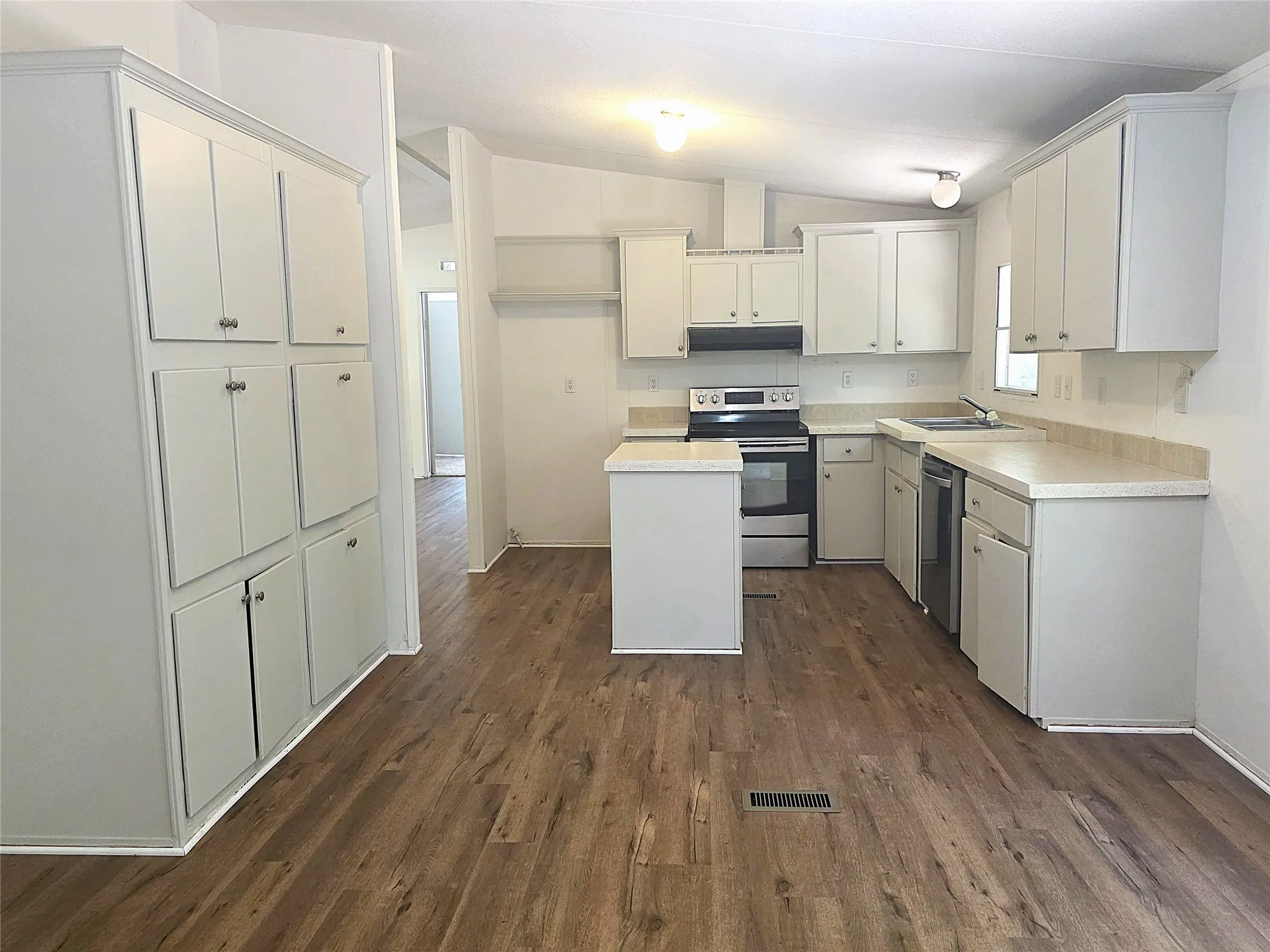 Mobile Home For Sale in Cherokee County , 942 Balmorea Drive, Bullard, Texas 75757, 4 Bedroom, 3 Bathroom, Garage spaces, 2,128 Sqft, built in 2006, mls#21383516, Real Estate Agent in Bullard, Homes For Sale in Cherokee county, Homes For Sale in Bullard, Realtor in Bullard Texas, Real Estate Brokerage Independent Realty Texas, Luminita Cordes Realtor