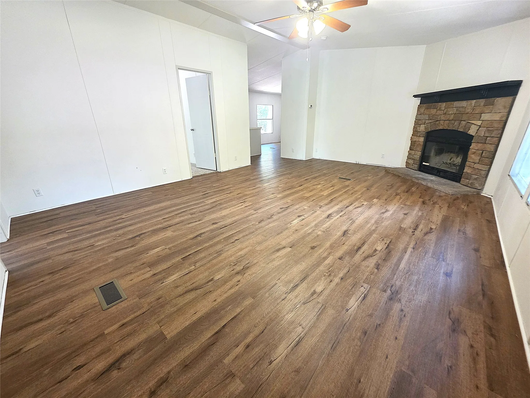 Mobile Home For Sale in Cherokee County , 942 Balmorea Drive, Bullard, Texas 75757, 4 Bedroom, 3 Bathroom, Garage spaces, 2,128 Sqft, built in 2006, mls#21383516, Real Estate Agent in Bullard, Homes For Sale in Cherokee county, Homes For Sale in Bullard, Realtor in Bullard Texas, Real Estate Brokerage Independent Realty Texas, Luminita Cordes Realtor