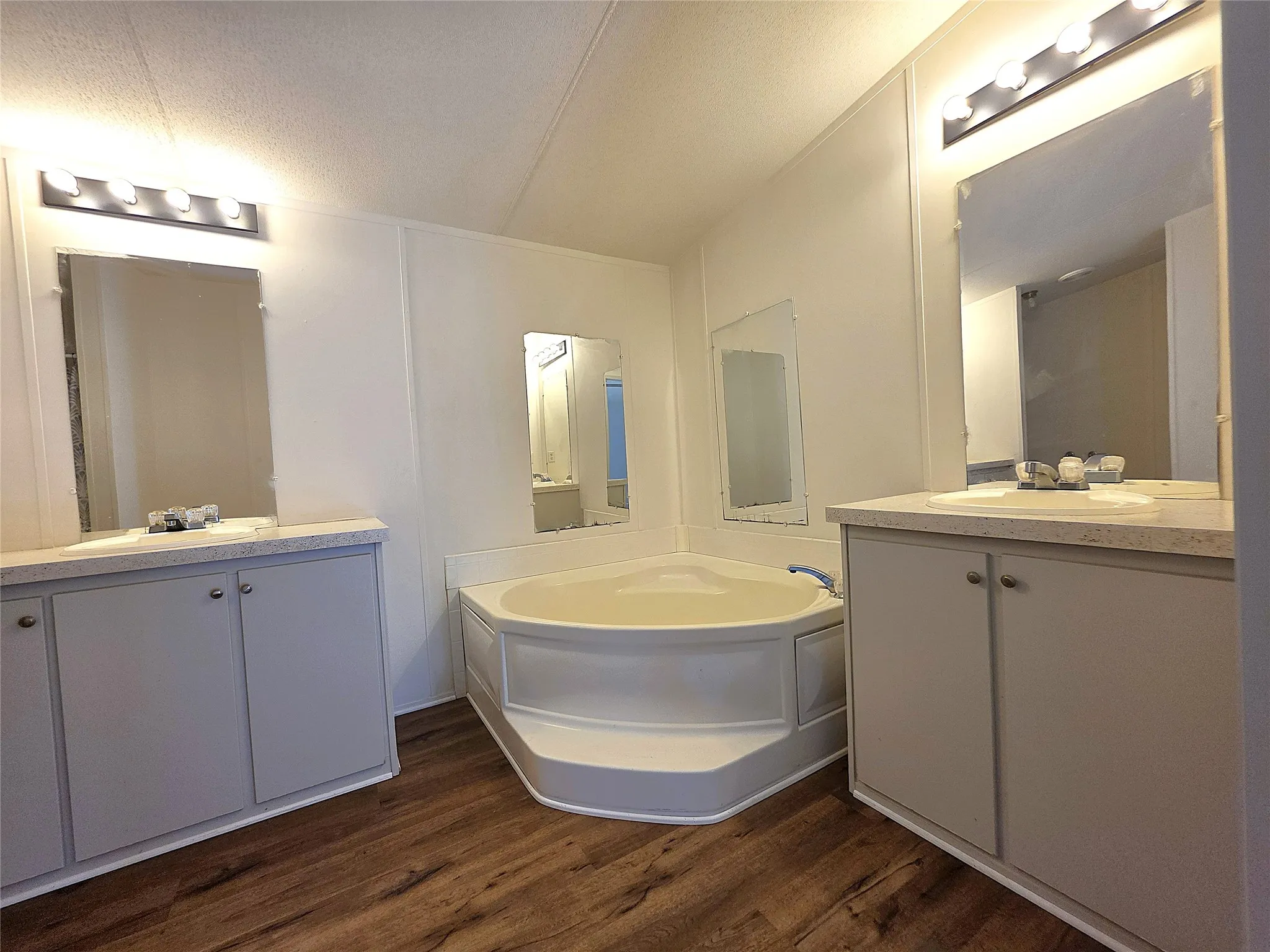 Mobile Home For Sale in Cherokee County , 942 Balmorea Drive, Bullard, Texas 75757, 4 Bedroom, 3 Bathroom, Garage spaces, 2,128 Sqft, built in 2006, mls#21383516, Real Estate Agent in Bullard, Homes For Sale in Cherokee county, Homes For Sale in Bullard, Realtor in Bullard Texas, Real Estate Brokerage Independent Realty Texas, Luminita Cordes Realtor