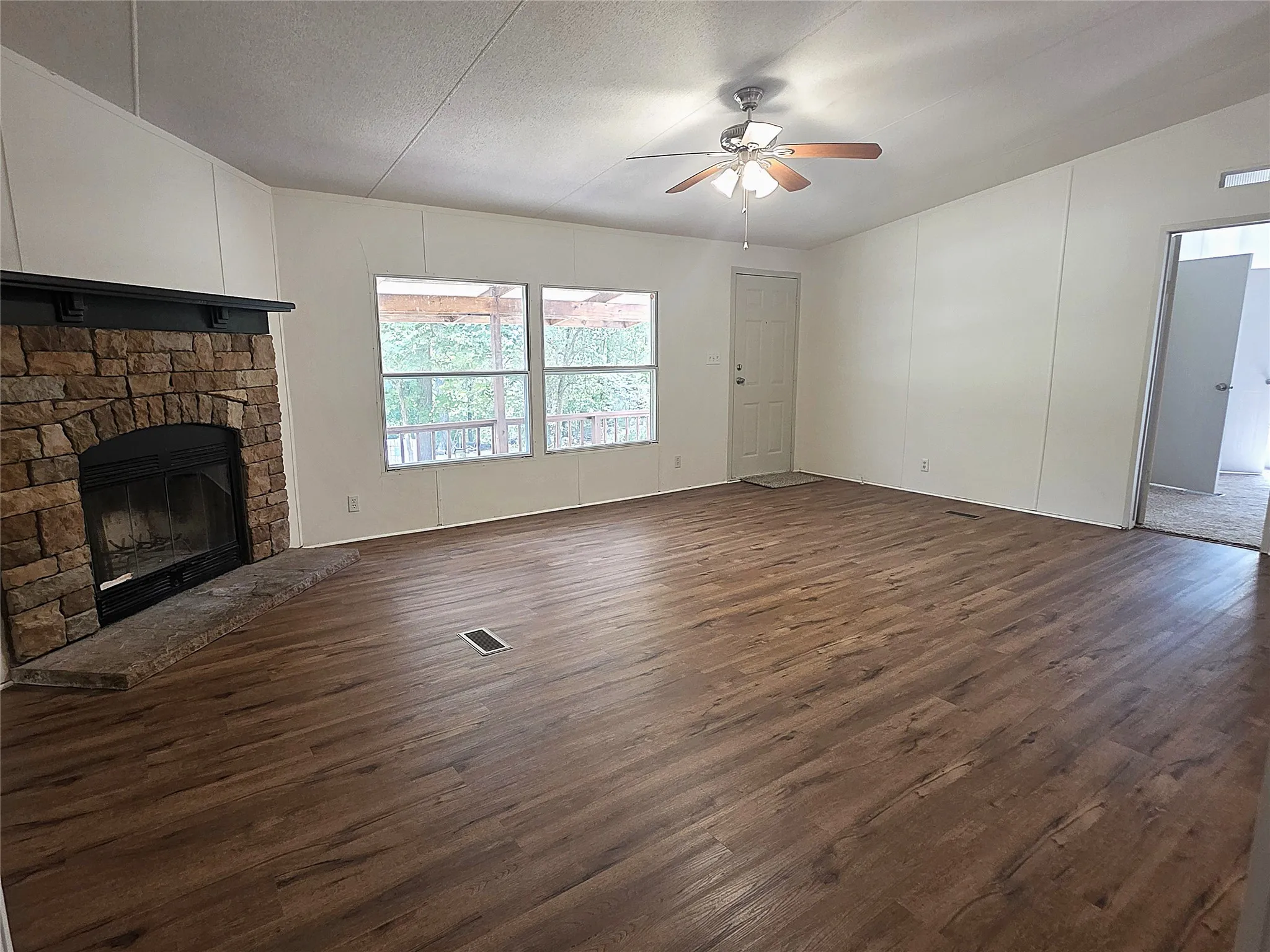 Mobile Home For Sale in Cherokee County , 942 Balmorea Drive, Bullard, Texas 75757, 4 Bedroom, 3 Bathroom, Garage spaces, 2,128 Sqft, built in 2006, mls#21383516, Real Estate Agent in Bullard, Homes For Sale in Cherokee county, Homes For Sale in Bullard, Realtor in Bullard Texas, Real Estate Brokerage Independent Realty Texas, Luminita Cordes Realtor