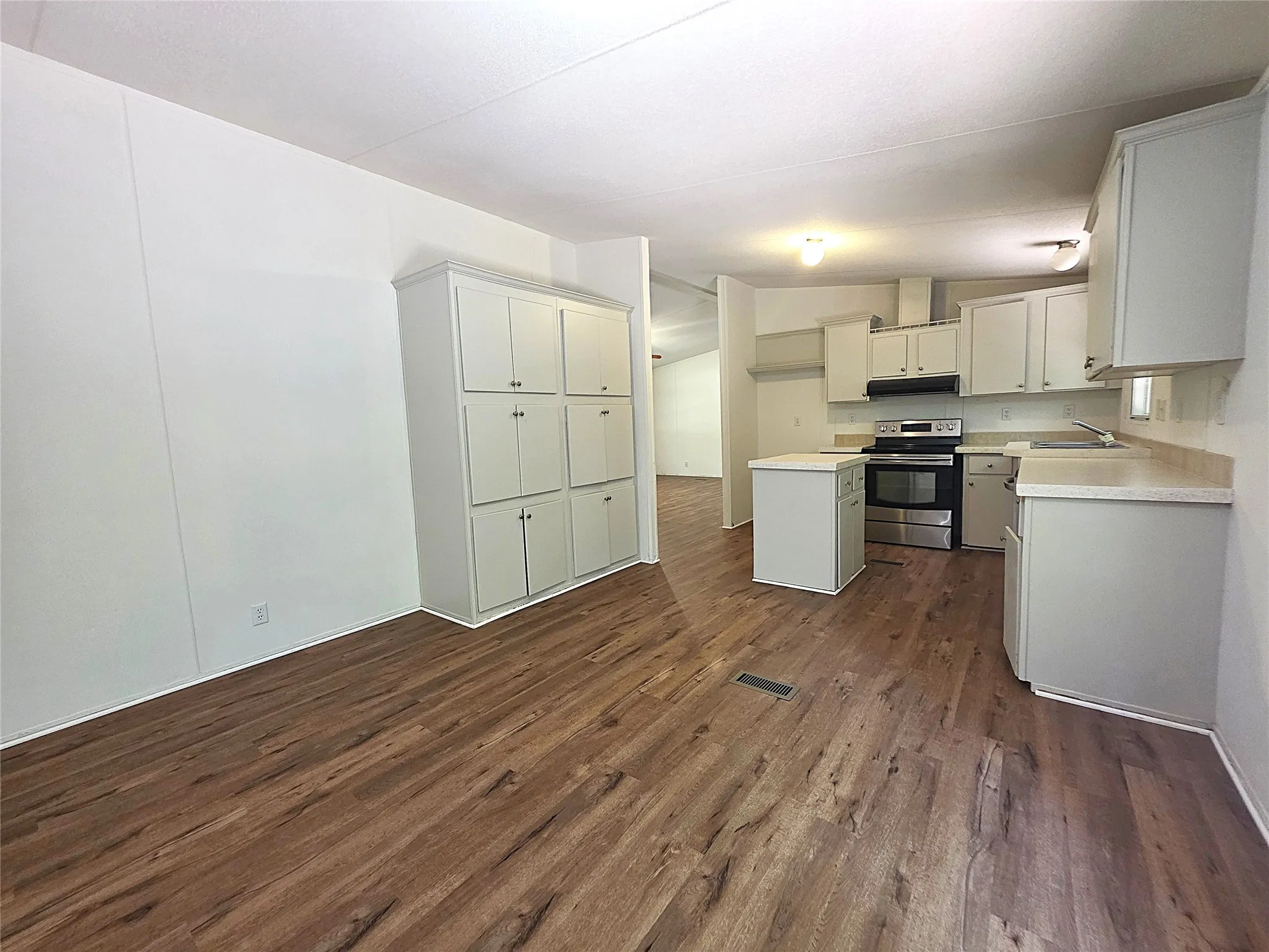 Mobile Home For Sale in Cherokee County , 942 Balmorea Drive, Bullard, Texas 75757, 4 Bedroom, 3 Bathroom, Garage spaces, 2,128 Sqft, built in 2006, mls#21383516, Real Estate Agent in Bullard, Homes For Sale in Cherokee county, Homes For Sale in Bullard, Realtor in Bullard Texas, Real Estate Brokerage Independent Realty Texas, Luminita Cordes Realtor
